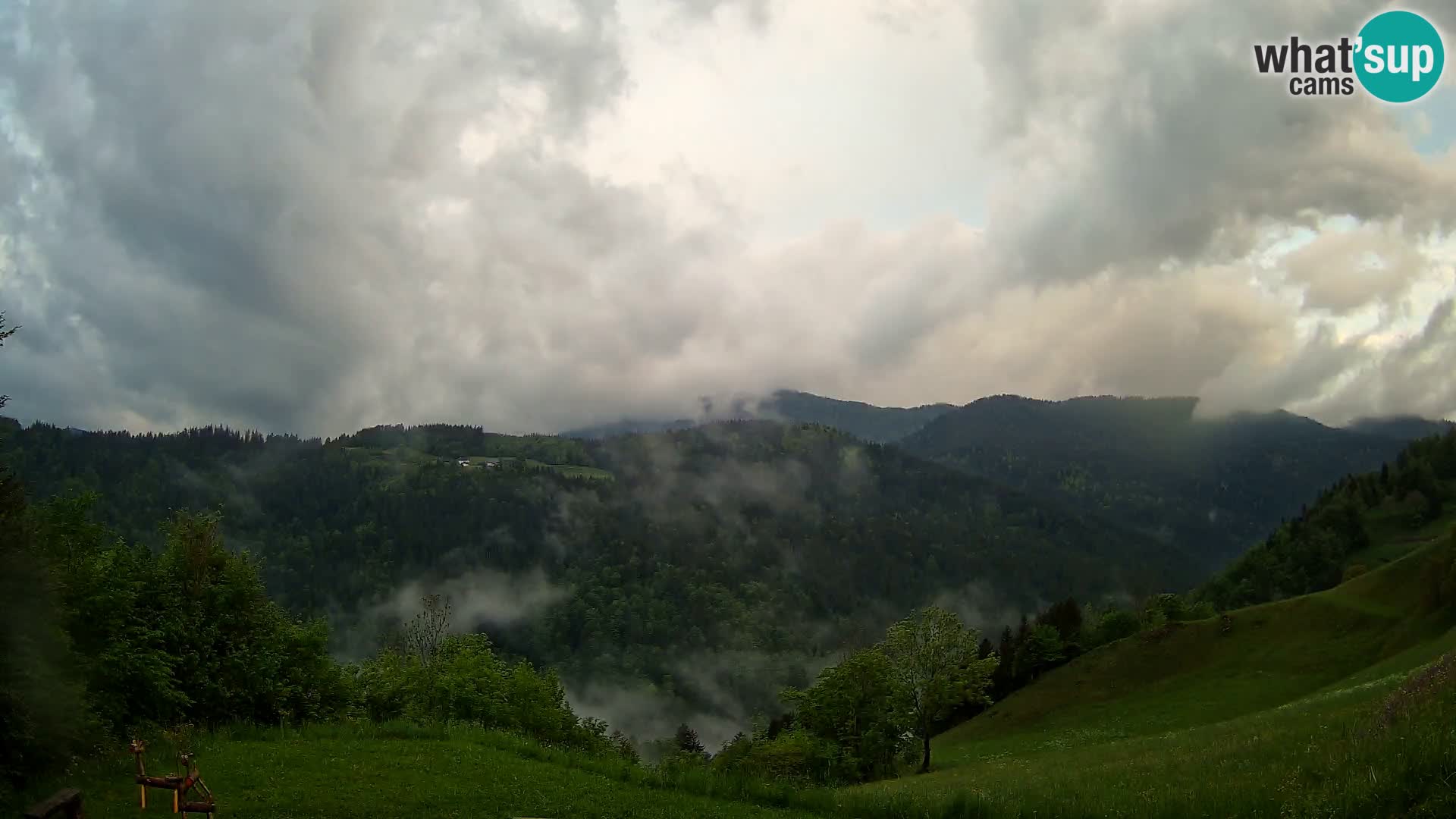 Webcam Brunarica Dražgoše – Live View of Ratitovec (1666 m)