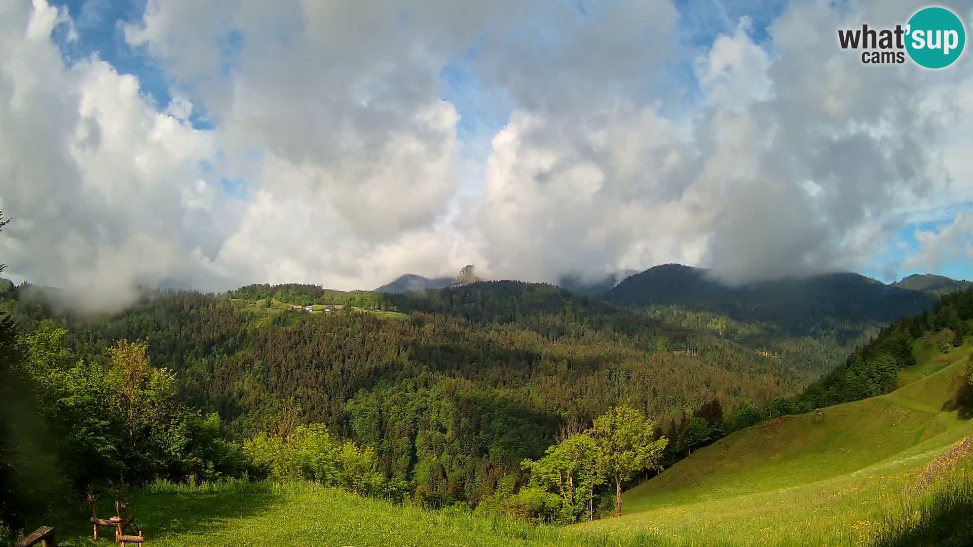 Webcam Brunarica Dražgoše – Liveblick auf Ratitovec (1666 m)