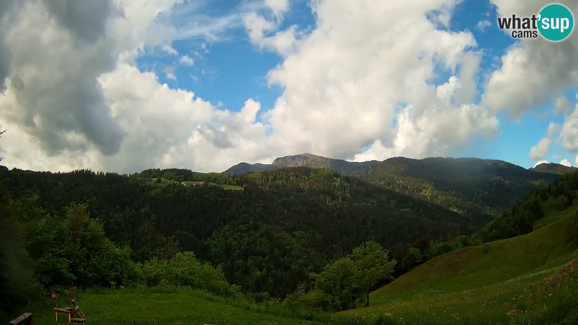 Webcam Brunarica Dražgoše – Vista live sul Ratitovec (1666 m)