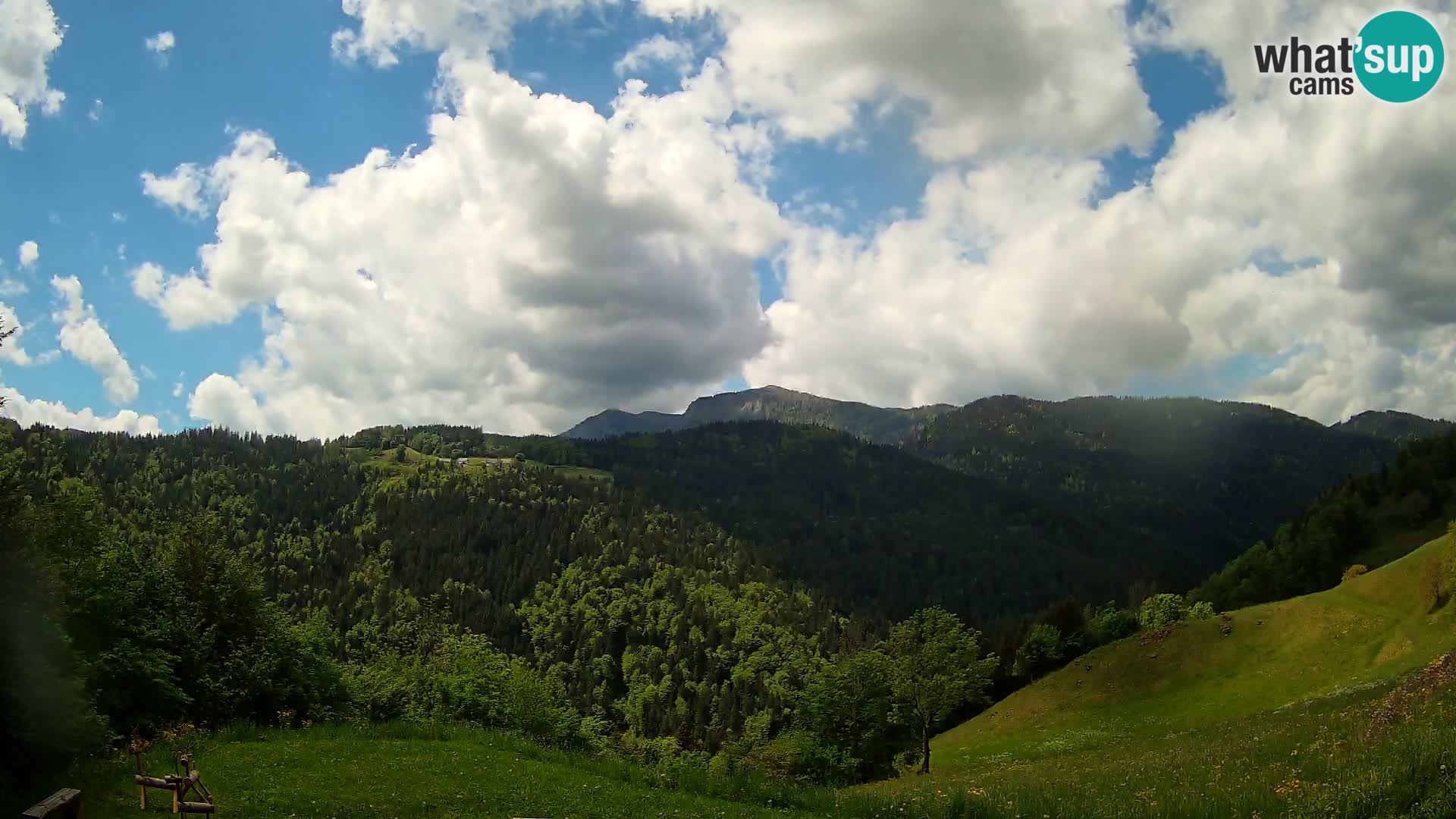 Webcam Brunarica Dražgoše – Live View of Ratitovec (1666 m)