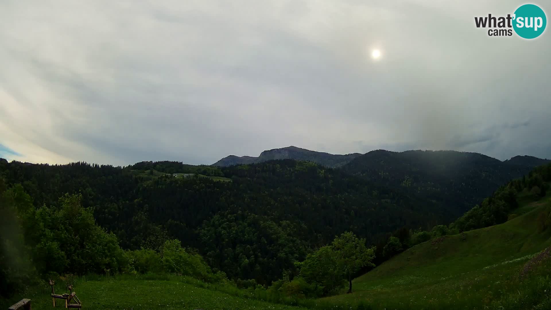 Webcam Brunarica Dražgoše – Liveblick auf Ratitovec (1666 m)