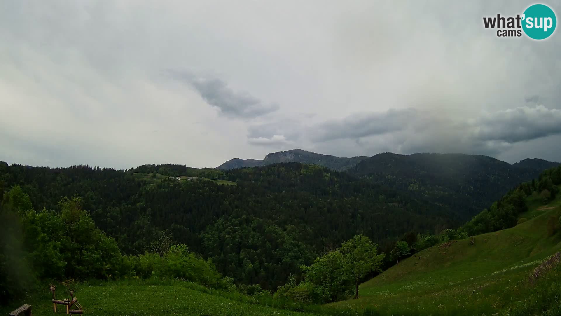 Webcam Brunarica Dražgoše – Liveblick auf Ratitovec (1666 m)