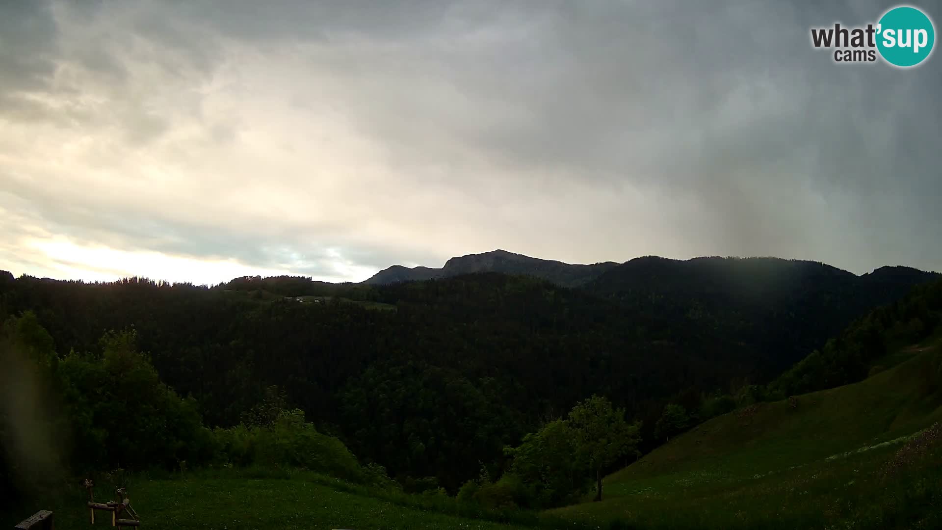 Webcam Brunarica Dražgoše – Live View of Ratitovec (1666 m)