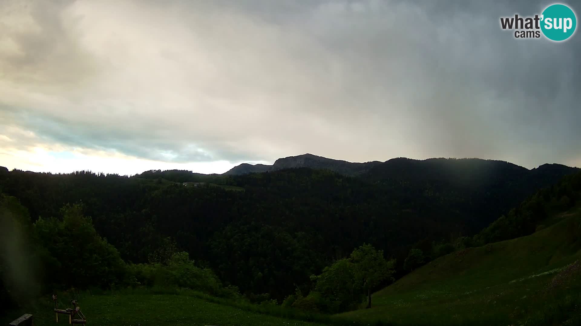 Webcam Brunarica Dražgoše – Live View of Ratitovec (1666 m)