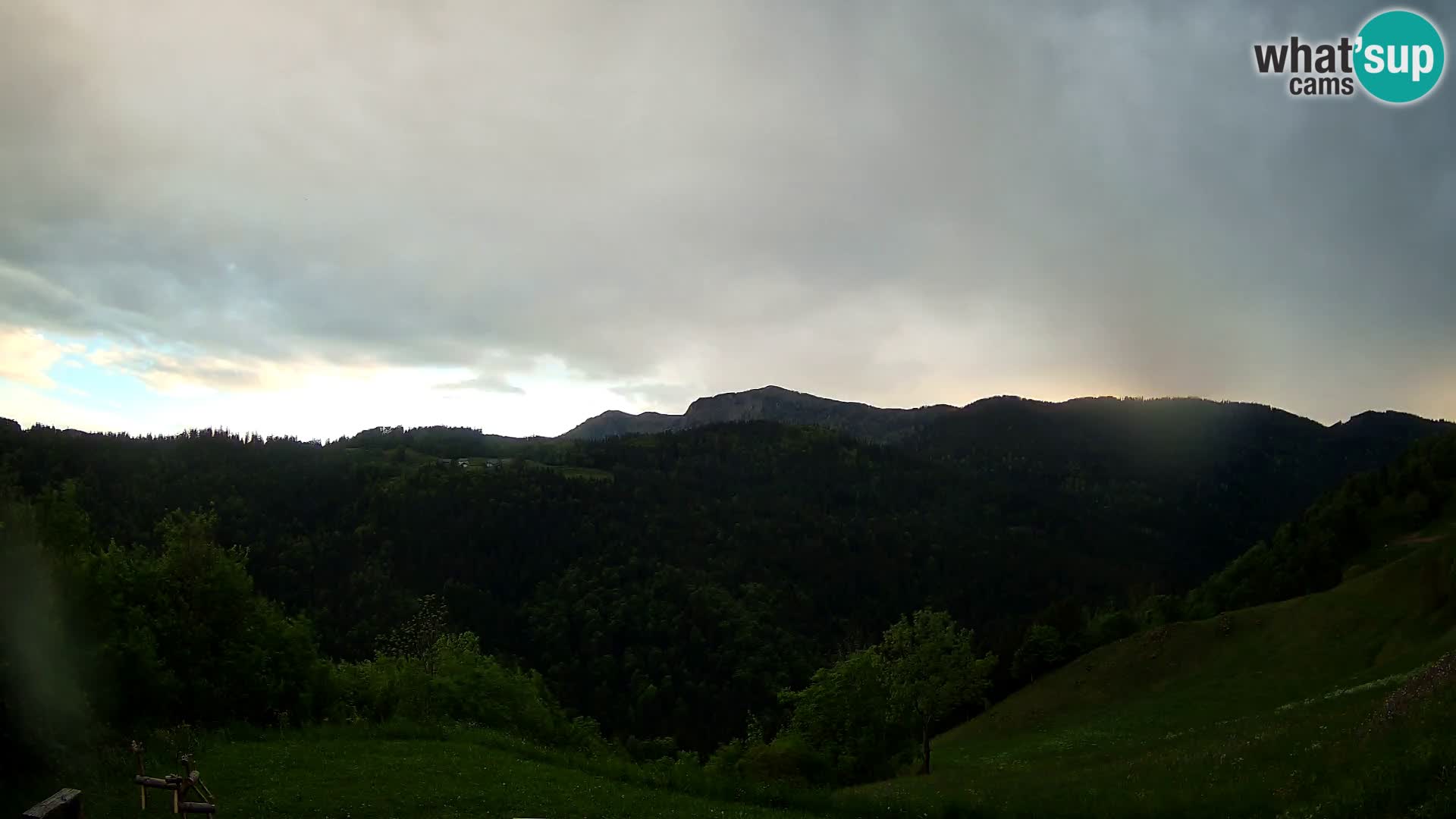 Webcam Brunarica Dražgoše – Live View of Ratitovec (1666 m)