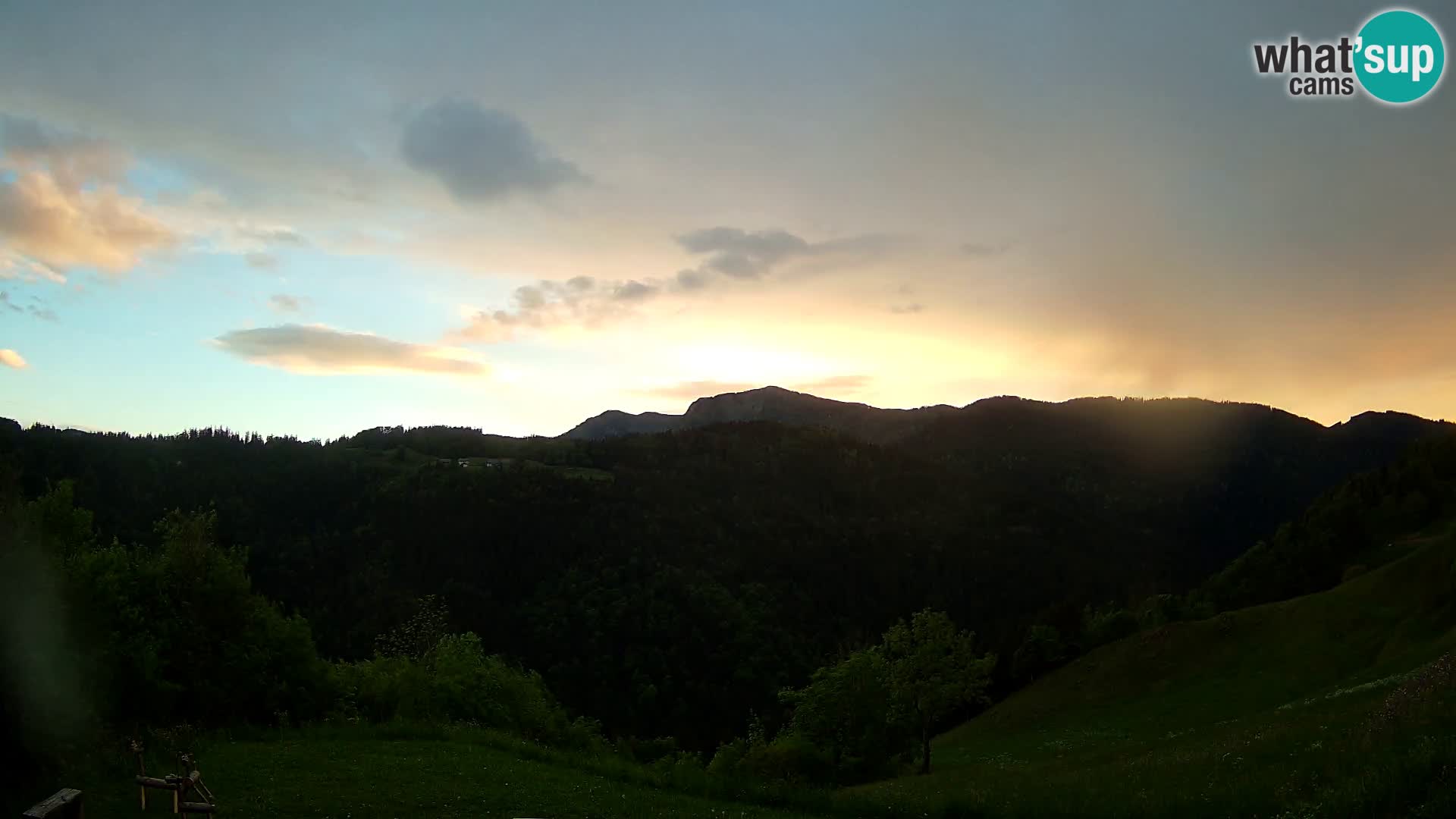 Webcam Brunarica Dražgoše – Live View of Ratitovec (1666 m)