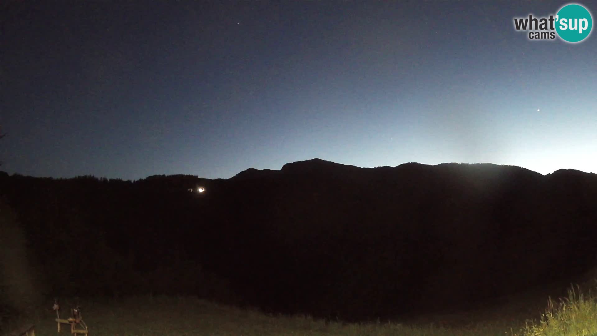 Webcam Brunarica Dražgoše – Live View of Ratitovec (1666 m)