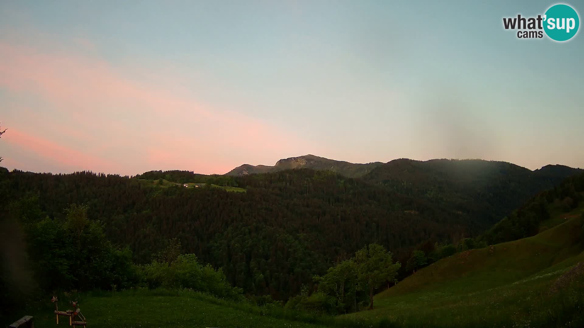 Webcam Brunarica Dražgoše – Live View of Ratitovec (1666 m)