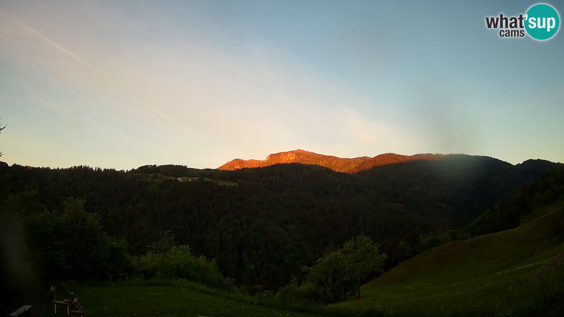 Web kamera Brunarica Dražgoše – Pogled uživo na Ratitovec (1666 m)