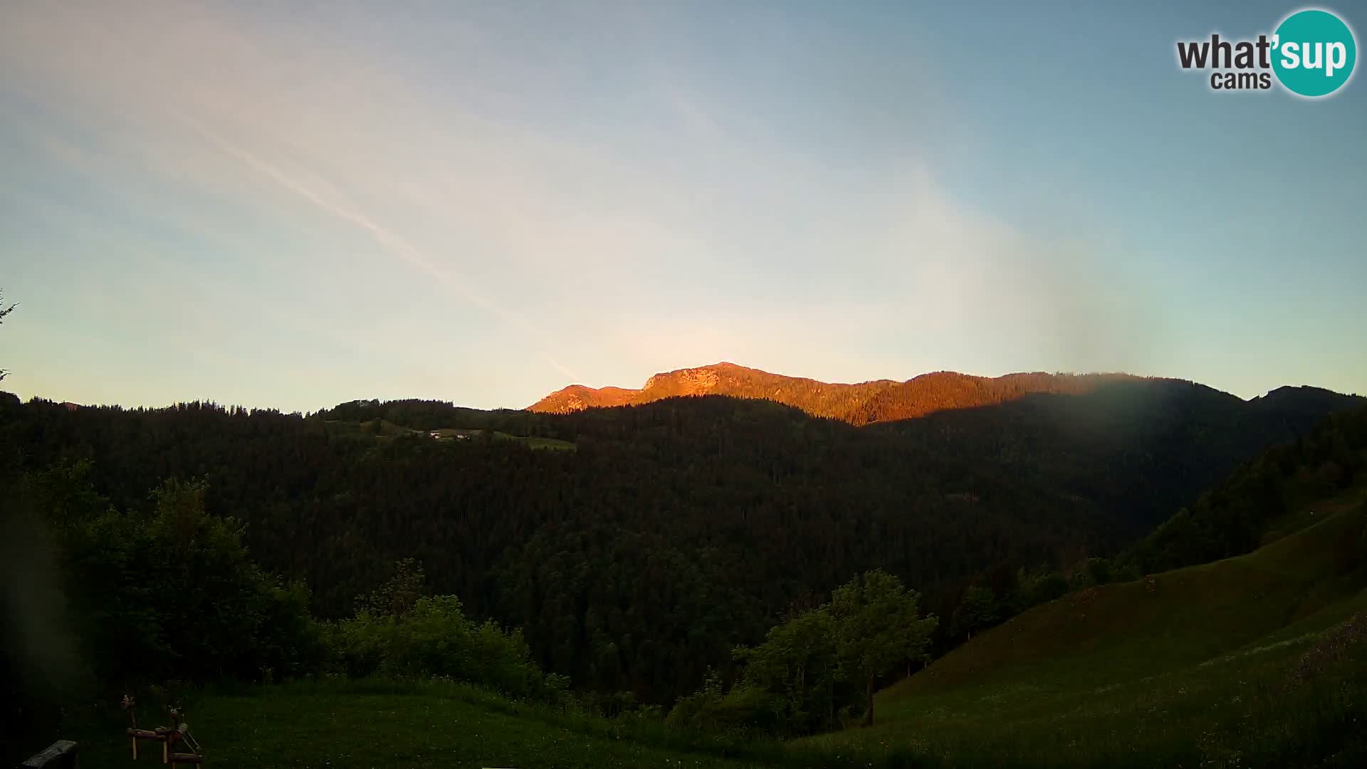 Webcam Brunarica Dražgoše – Live View of Ratitovec (1666 m)