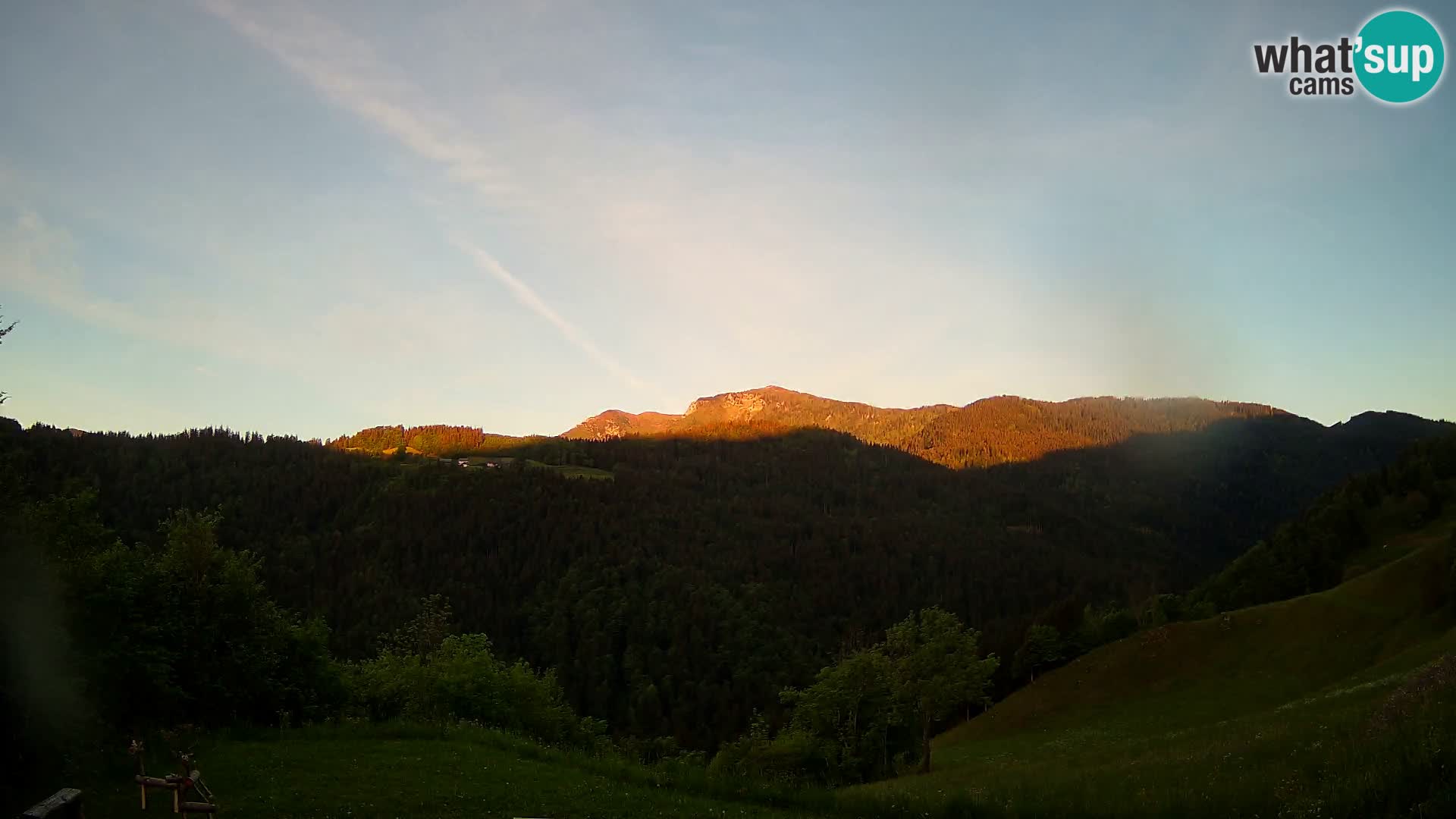 Web kamera Brunarica Dražgoše – Pogled uživo na Ratitovec (1666 m)