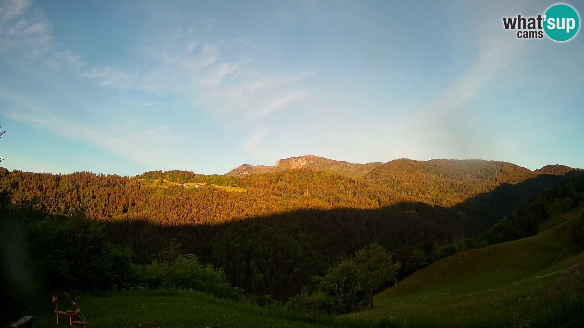 Webcam Brunarica Dražgoše – Live View of Ratitovec (1666 m)