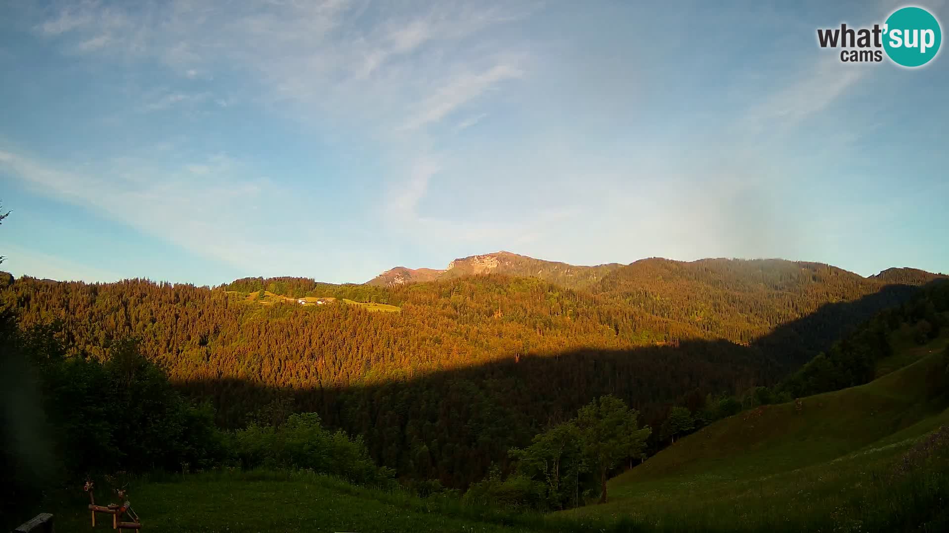 Webcam Brunarica Dražgoše – Live View of Ratitovec (1666 m)