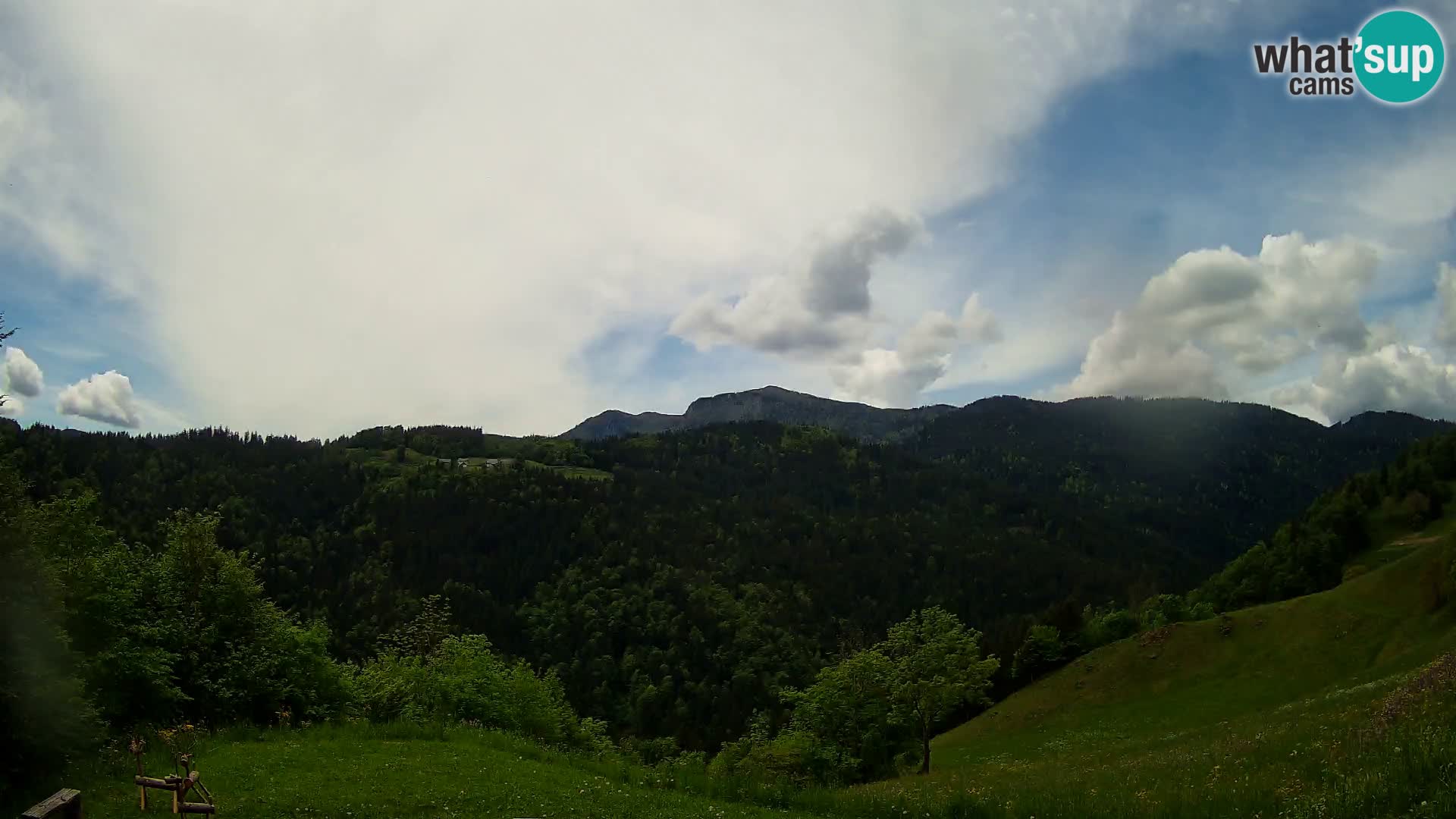 Web kamera Brunarica Dražgoše – Pogled uživo na Ratitovec (1666 m)