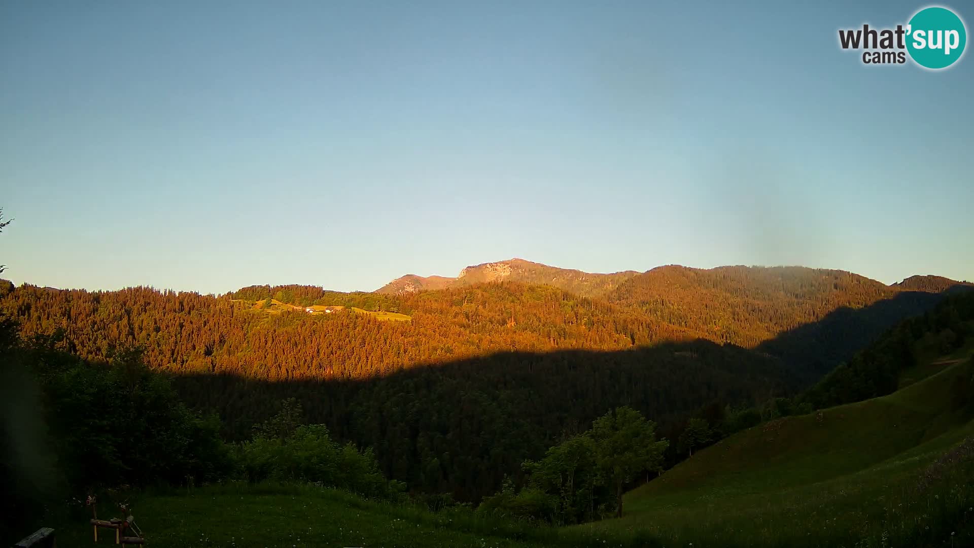 Webcam Brunarica Dražgoše – Live View of Ratitovec (1666 m)