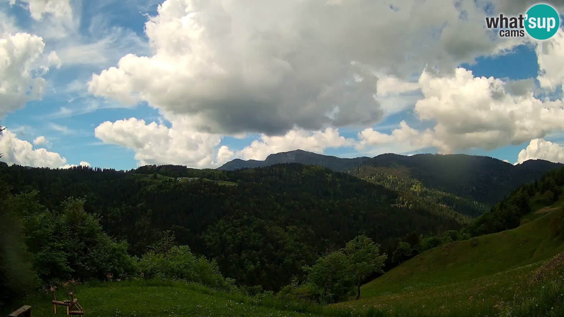Webcam Brunarica Dražgoše – Liveblick auf Ratitovec (1666 m)