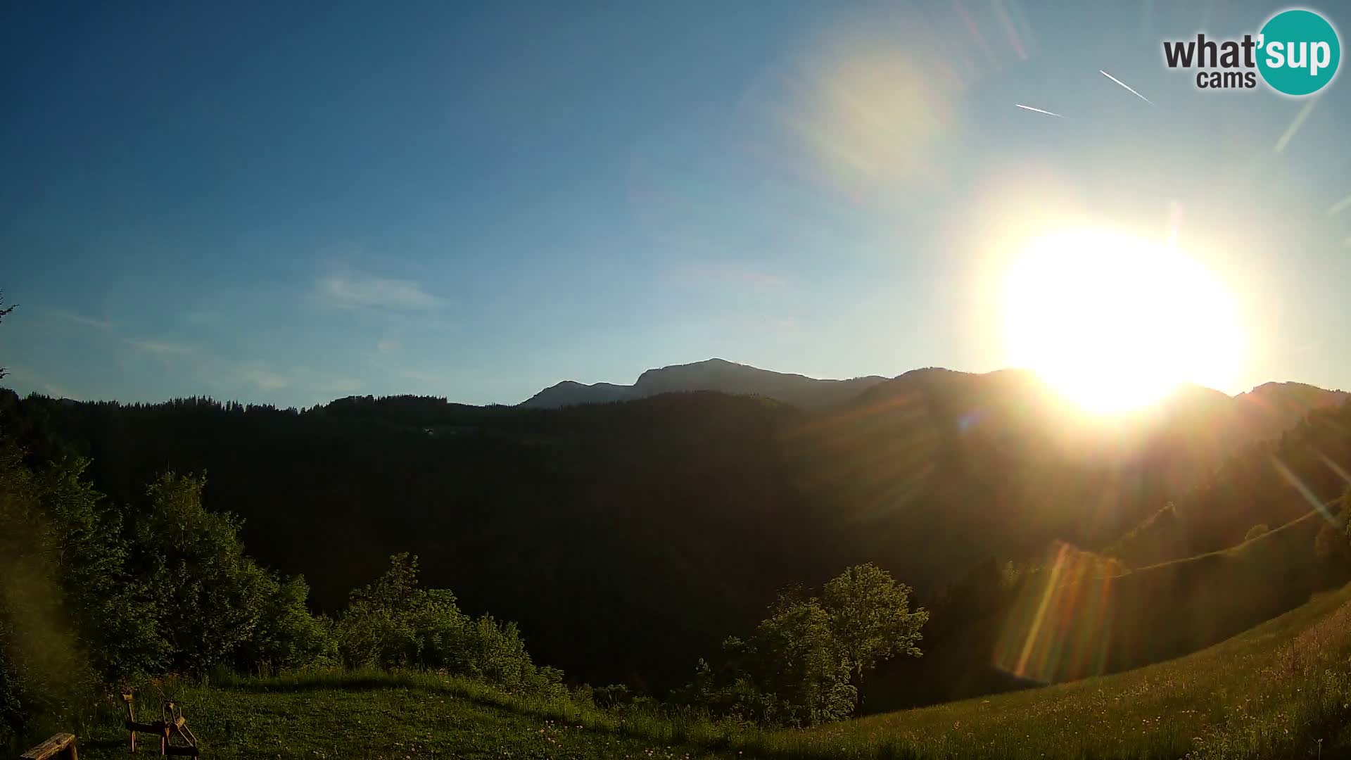 Spletna kamera Brunarica Dražgoše – Pogled v živo na Ratitovec (1666 m)