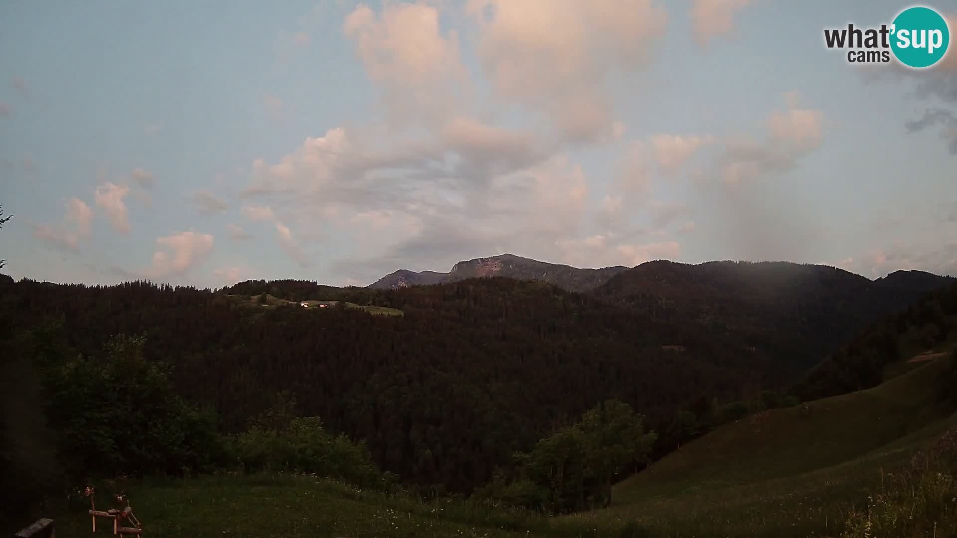 Webcam Brunarica Dražgoše – Live View of Ratitovec (1666 m)