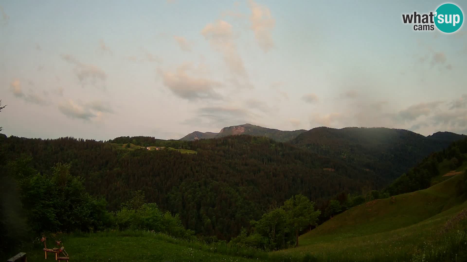 Webcam Brunarica Dražgoše – Live View of Ratitovec (1666 m)