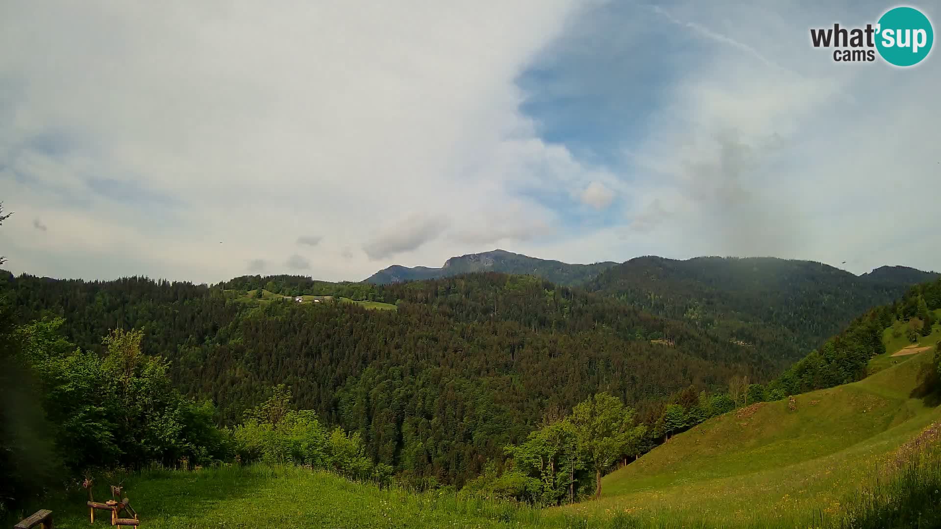 Webcam Brunarica Dražgoše – Vista live sul Ratitovec (1666 m)
