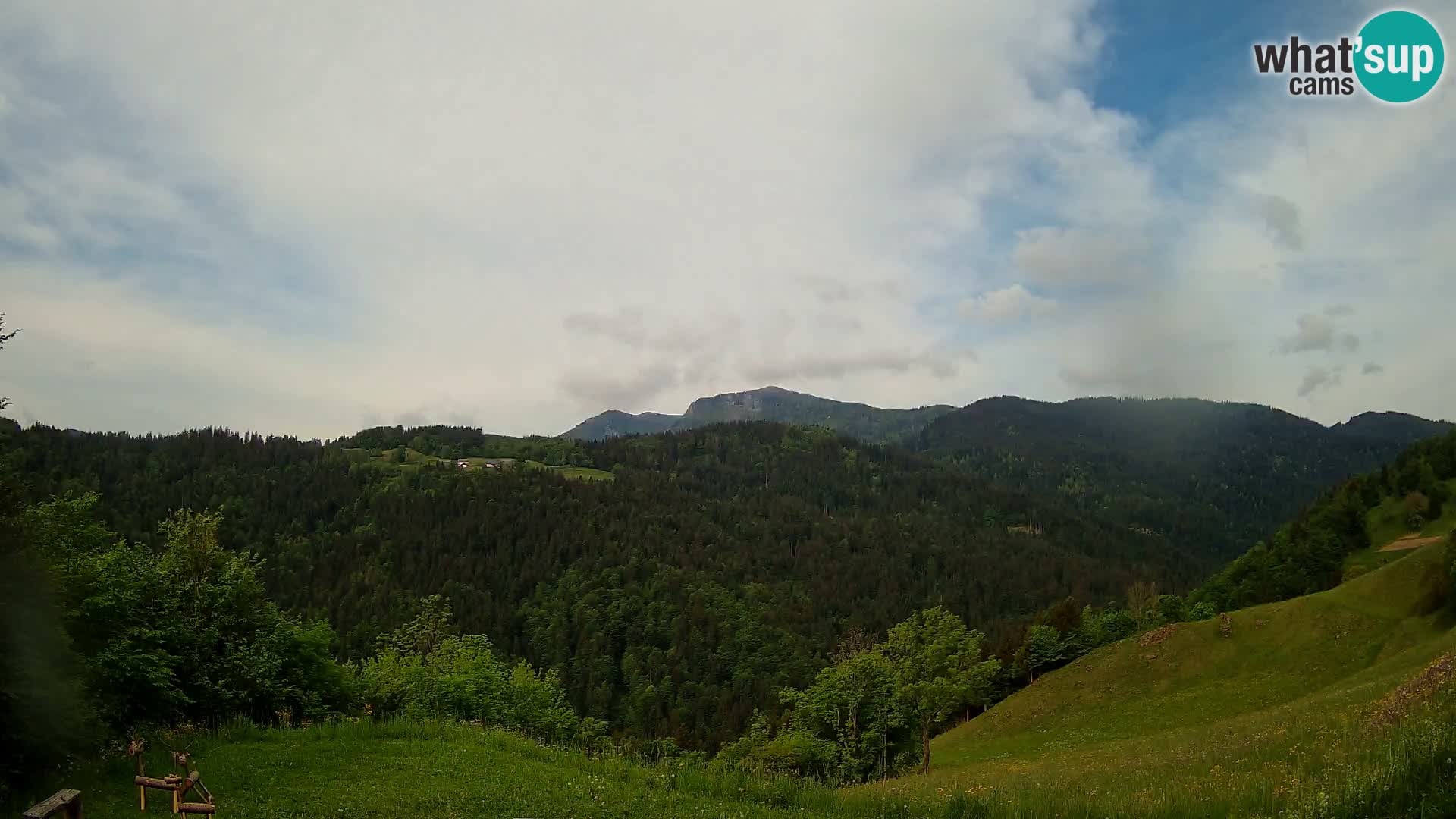 Webcam Brunarica Dražgoše – Liveblick auf Ratitovec (1666 m)