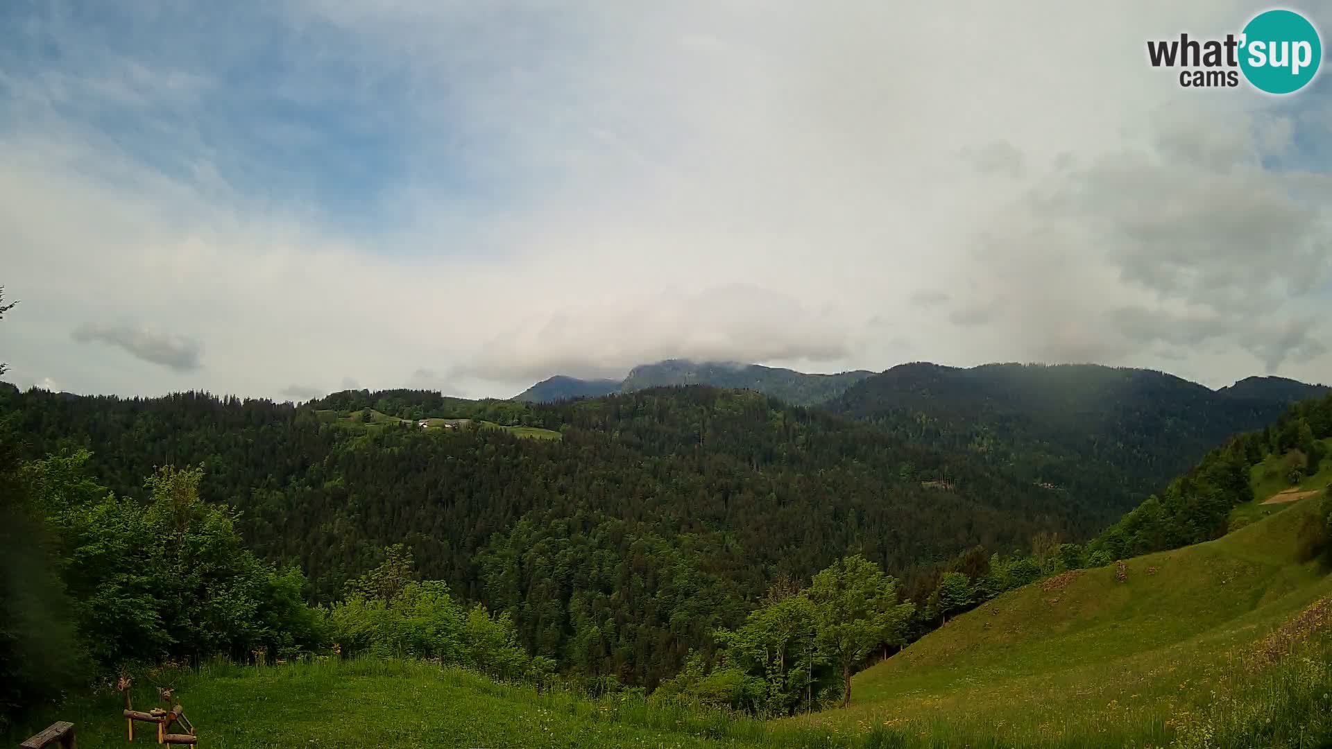 Webcam Brunarica Dražgoše – Live View of Ratitovec (1666 m)