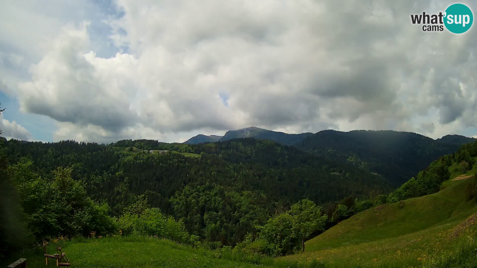 Webcam Brunarica Dražgoše – Liveblick auf Ratitovec (1666 m)