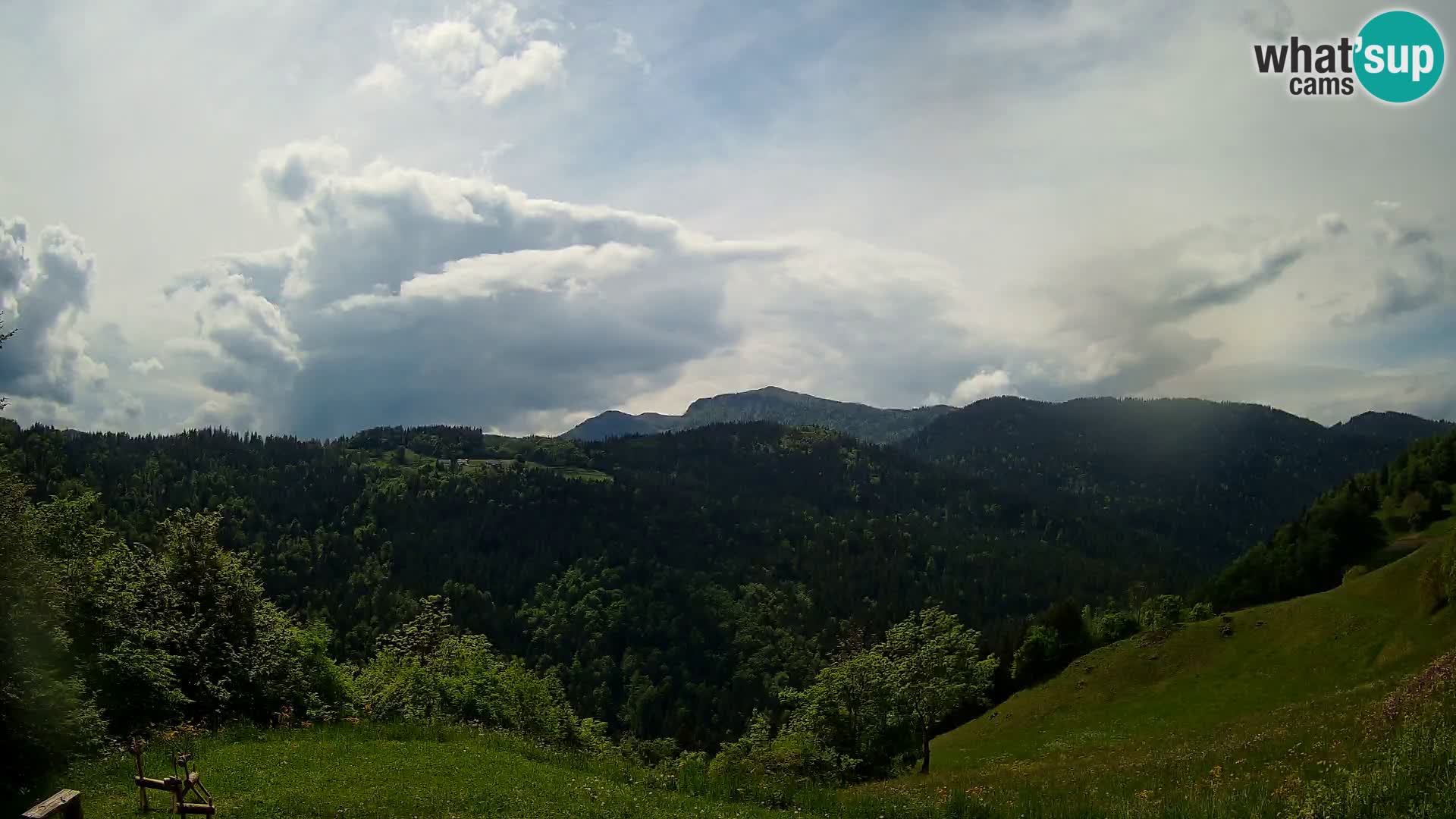 Webcam Brunarica Dražgoše – Vista live sul Ratitovec (1666 m)