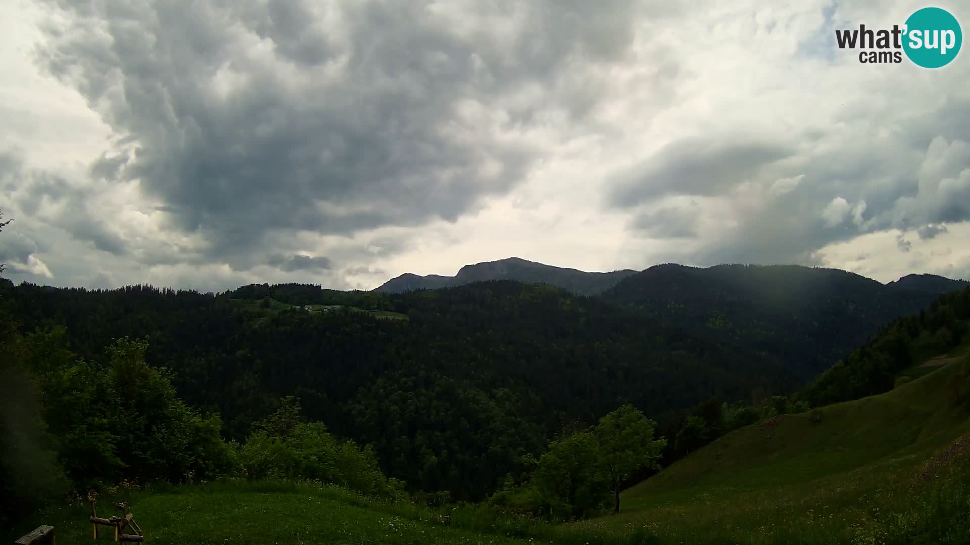 Webcam Brunarica Dražgoše – Liveblick auf Ratitovec (1666 m)