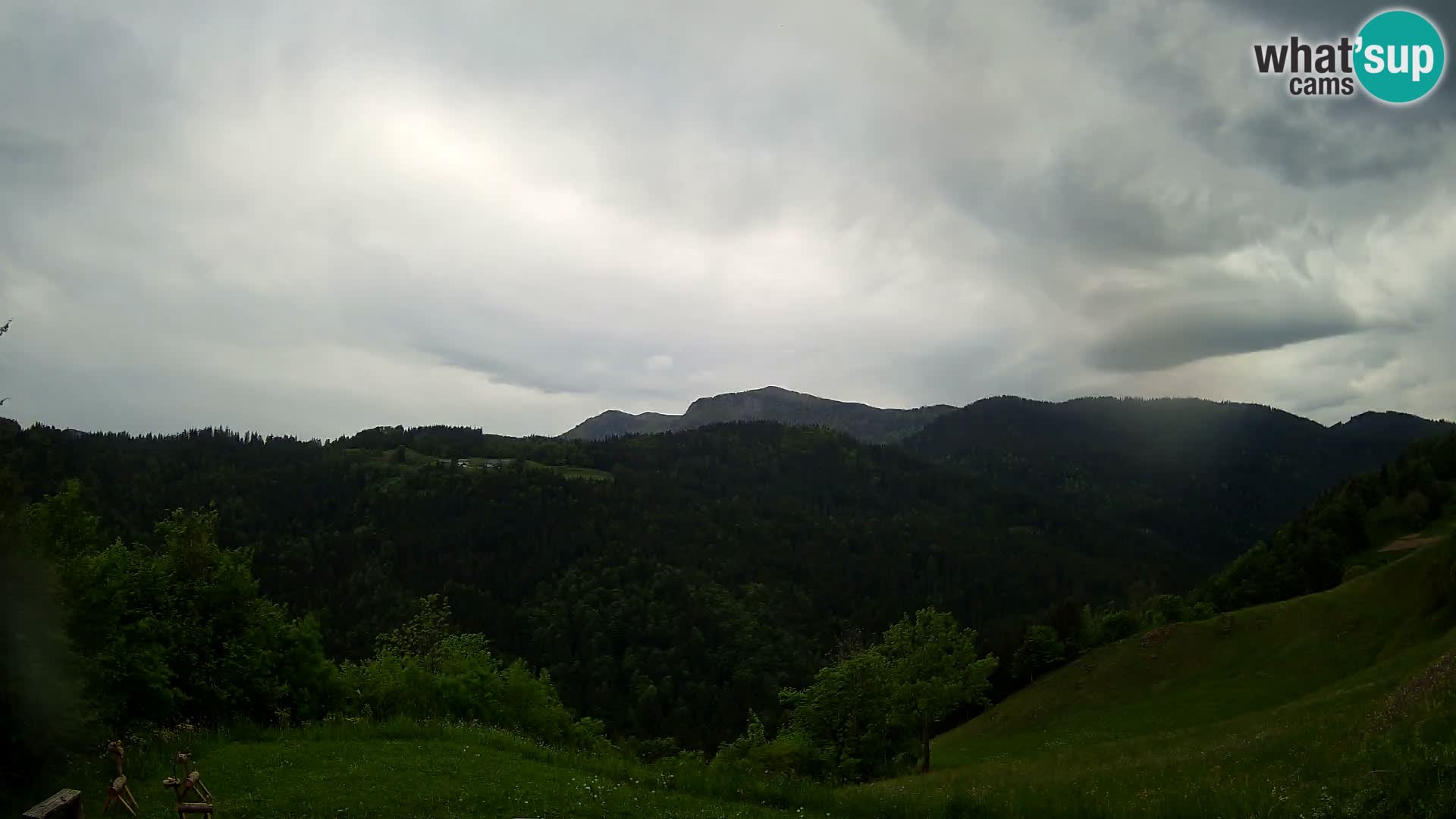 Webcam Brunarica Dražgoše – Vista live sul Ratitovec (1666 m)