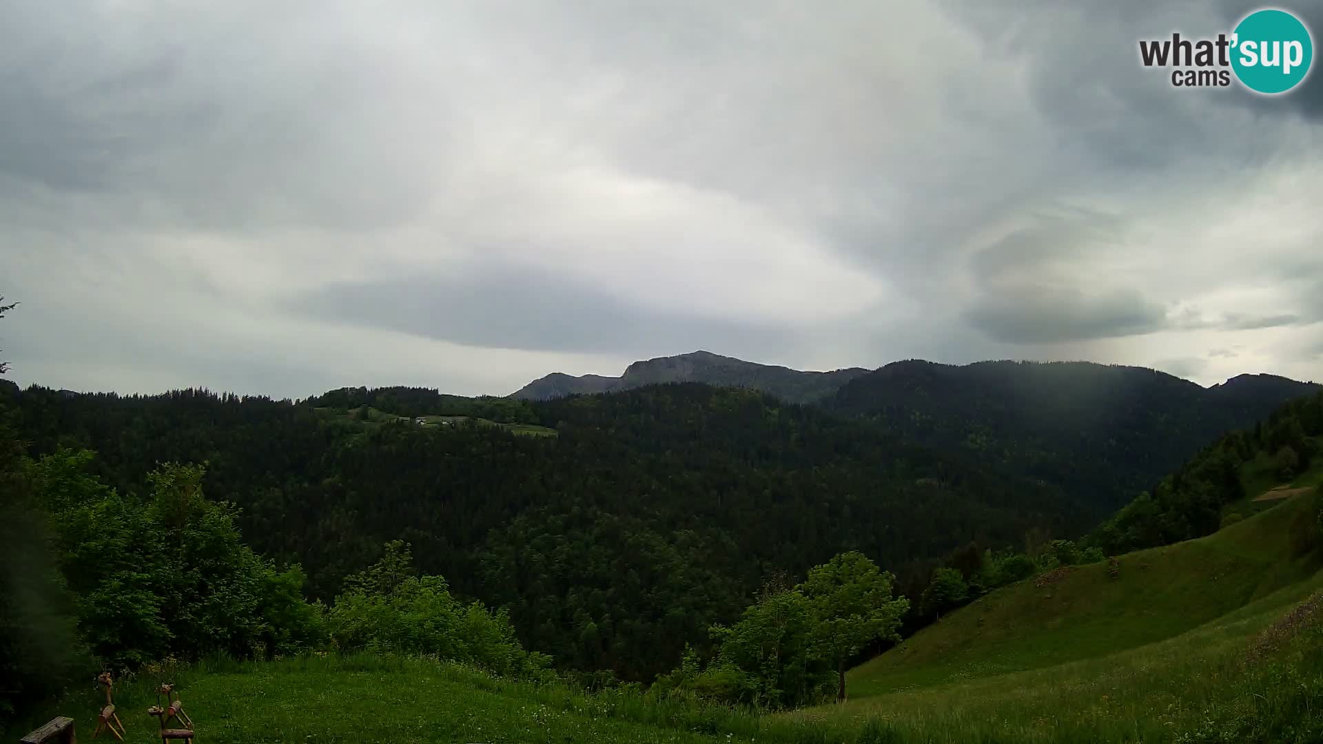 Webcam Brunarica Dražgoše – Live View of Ratitovec (1666 m)