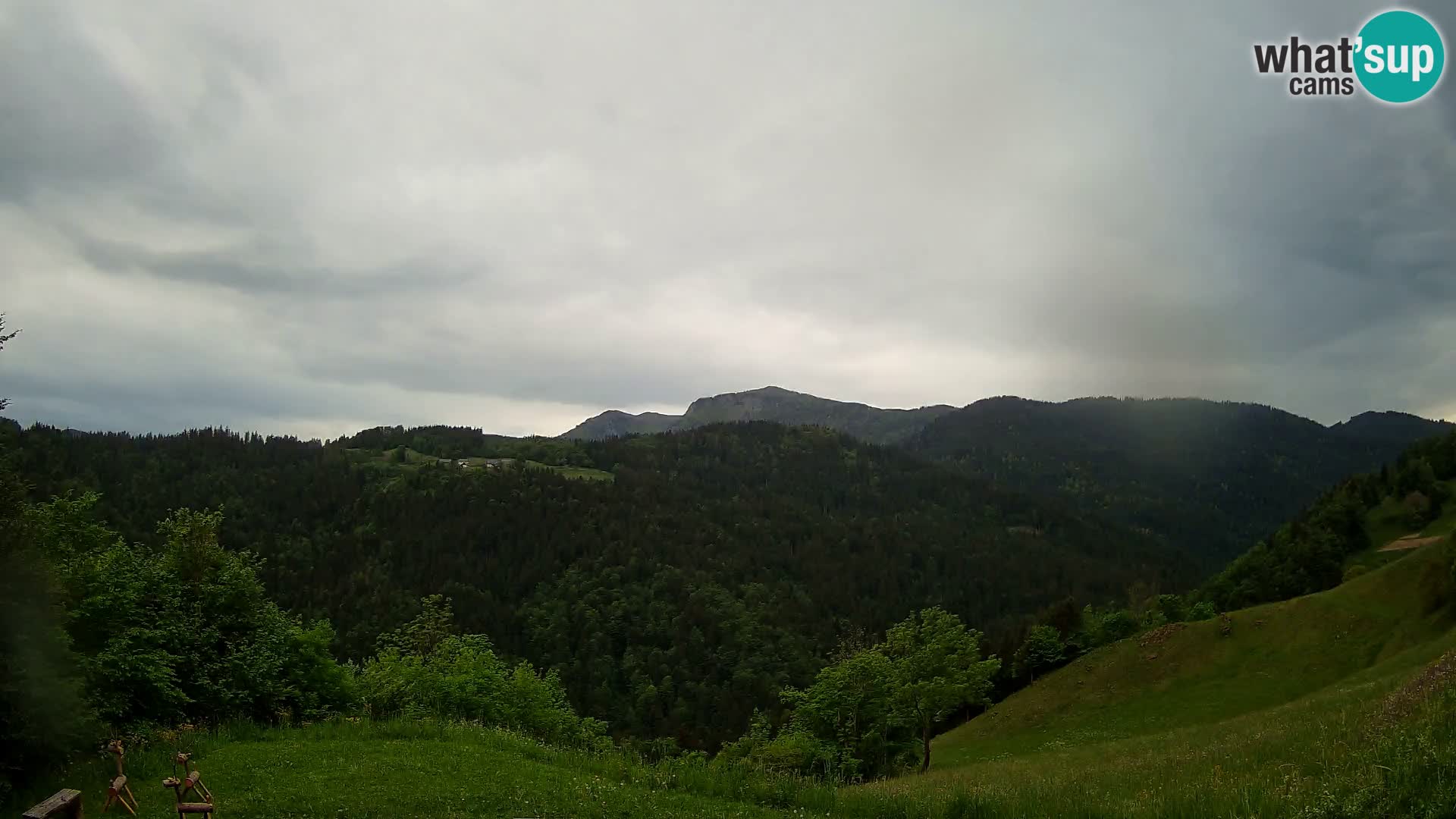 Webcam Brunarica Dražgoše – Vista live sul Ratitovec (1666 m)
