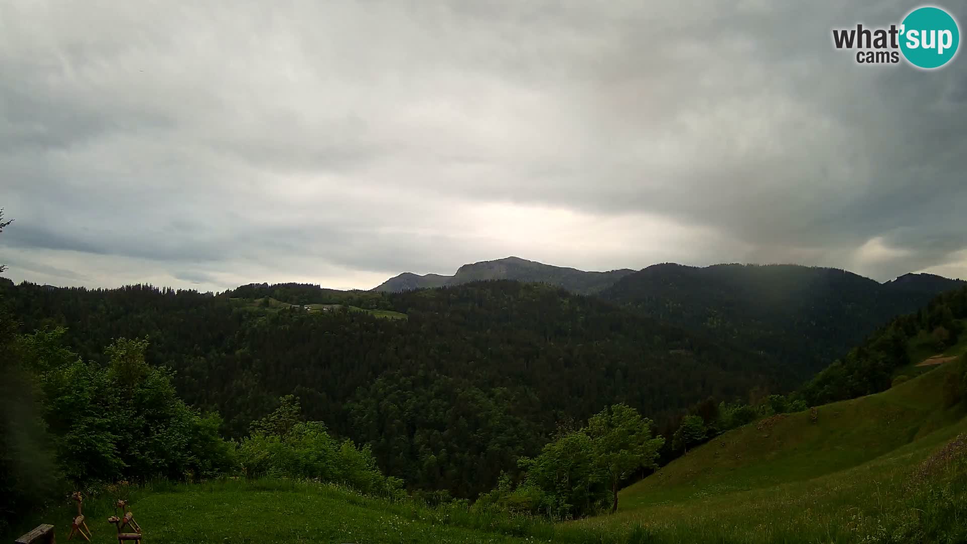 Webcam Brunarica Dražgoše – Vista live sul Ratitovec (1666 m)