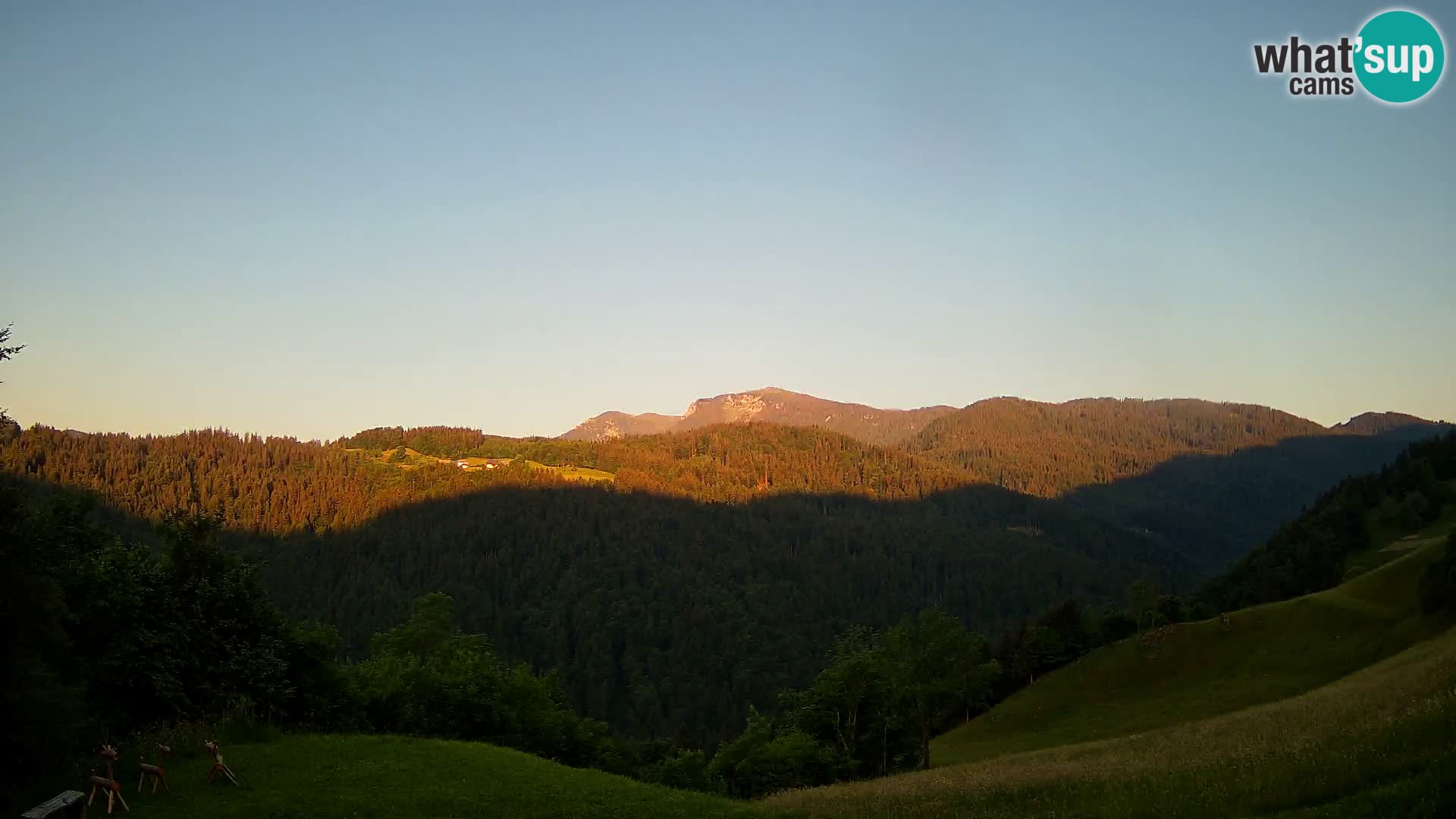 Webcam Brunarica Dražgoše – Live View of Ratitovec (1666 m)