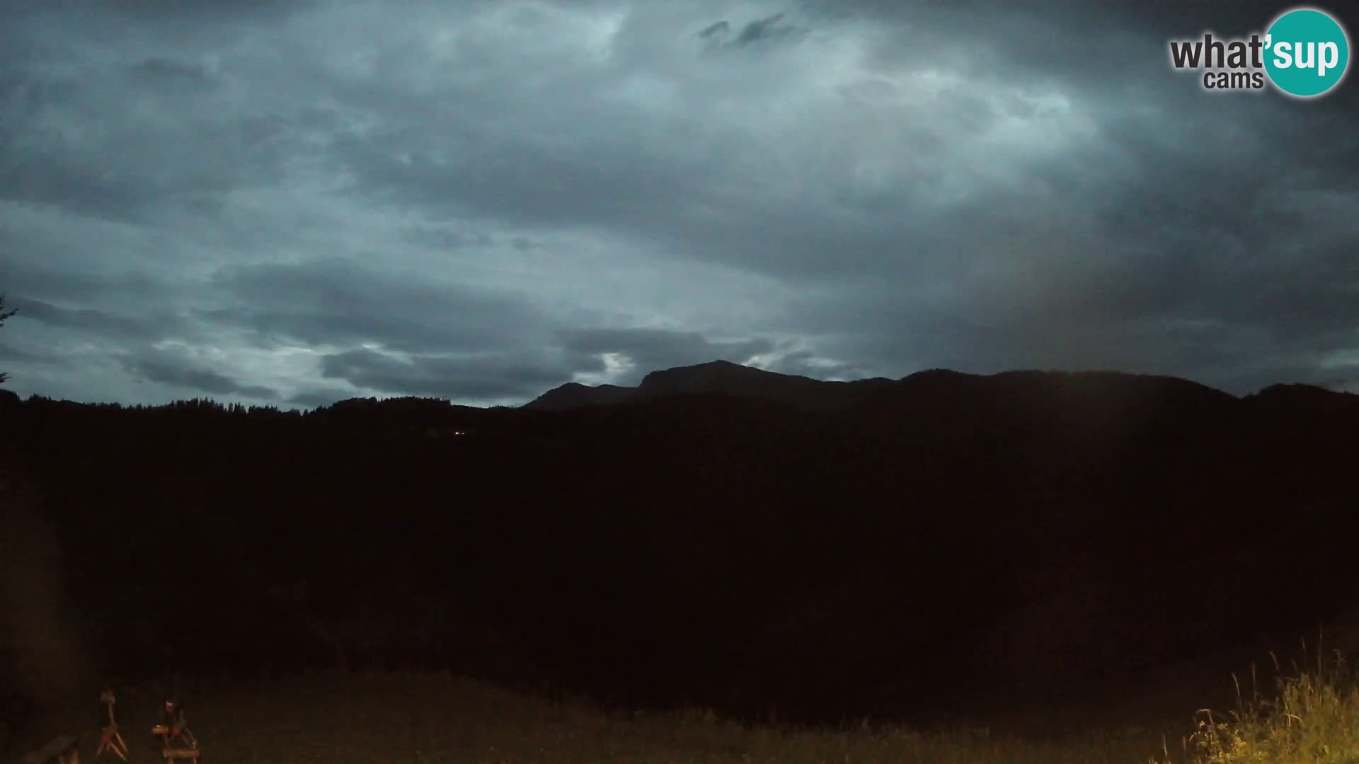 Webcam Brunarica Dražgoše – Live View of Ratitovec (1666 m)