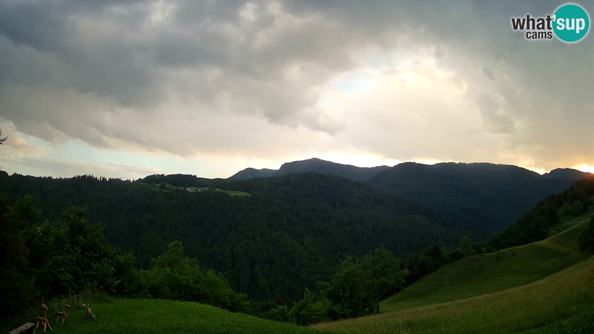 Webcam Brunarica Dražgoše – Live View of Ratitovec (1666 m)