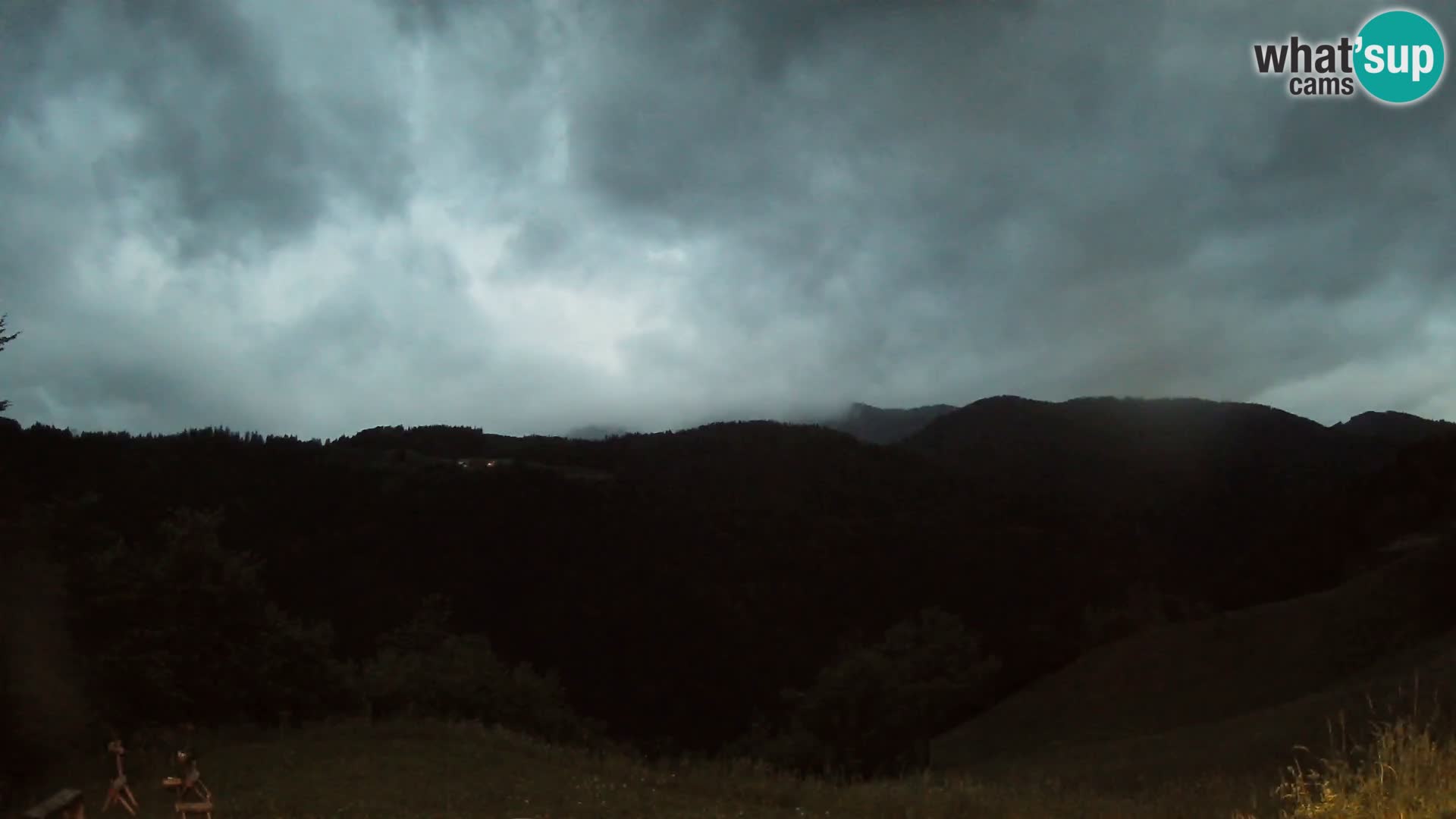 Webcam Brunarica Dražgoše – Live View of Ratitovec (1666 m)