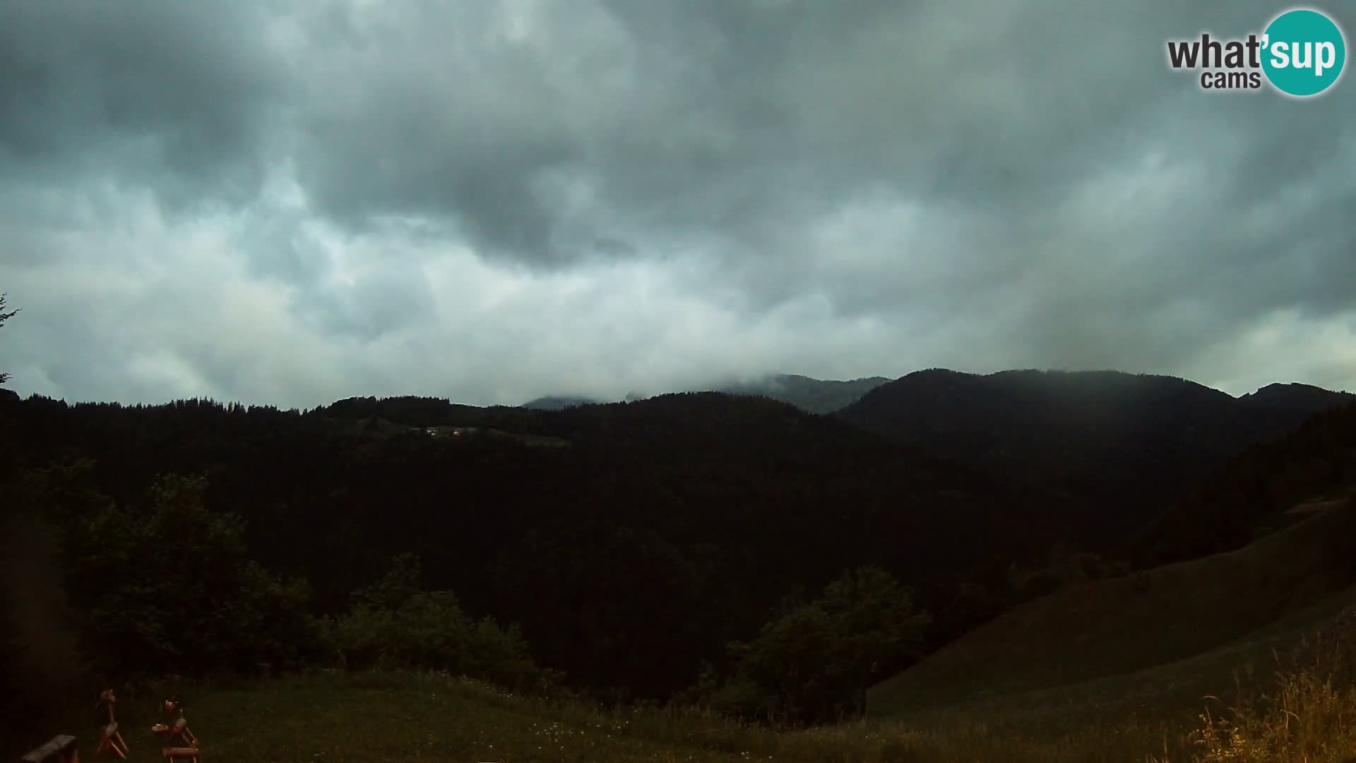 Webcam Brunarica Dražgoše – Live View of Ratitovec (1666 m)