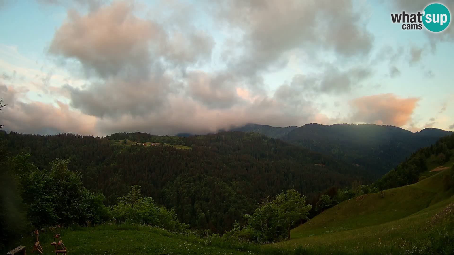 Webcam Brunarica Dražgoše – Live View of Ratitovec (1666 m)