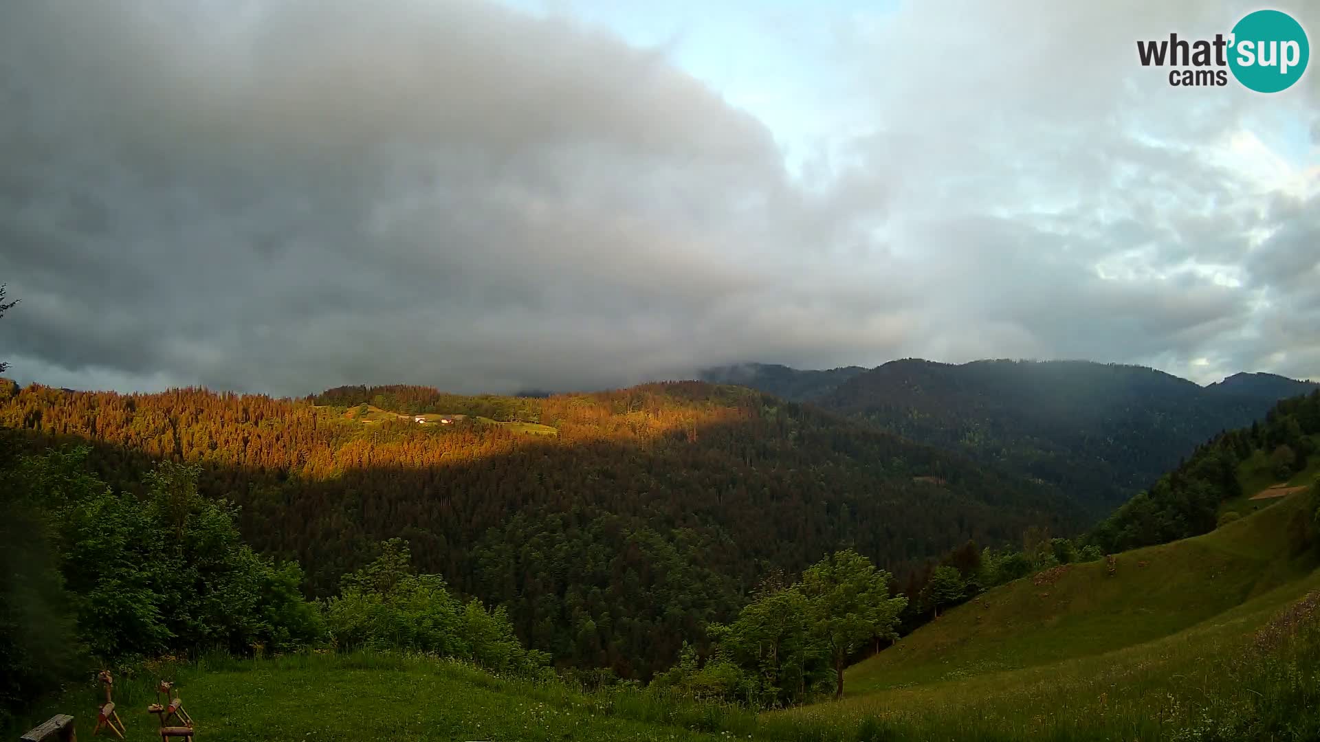 Webcam Brunarica Dražgoše – Liveblick auf Ratitovec (1666 m)