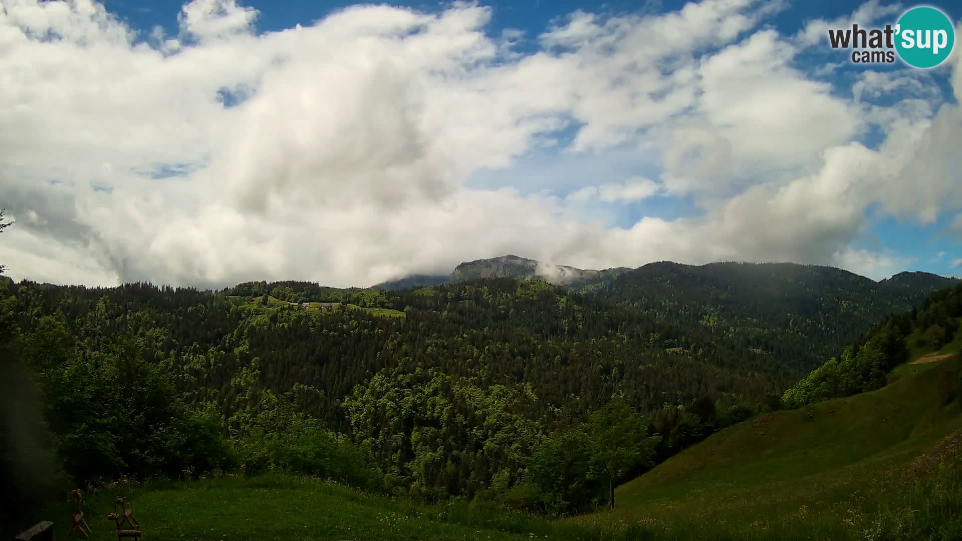 Webcam Brunarica Dražgoše – Vista live sul Ratitovec (1666 m)