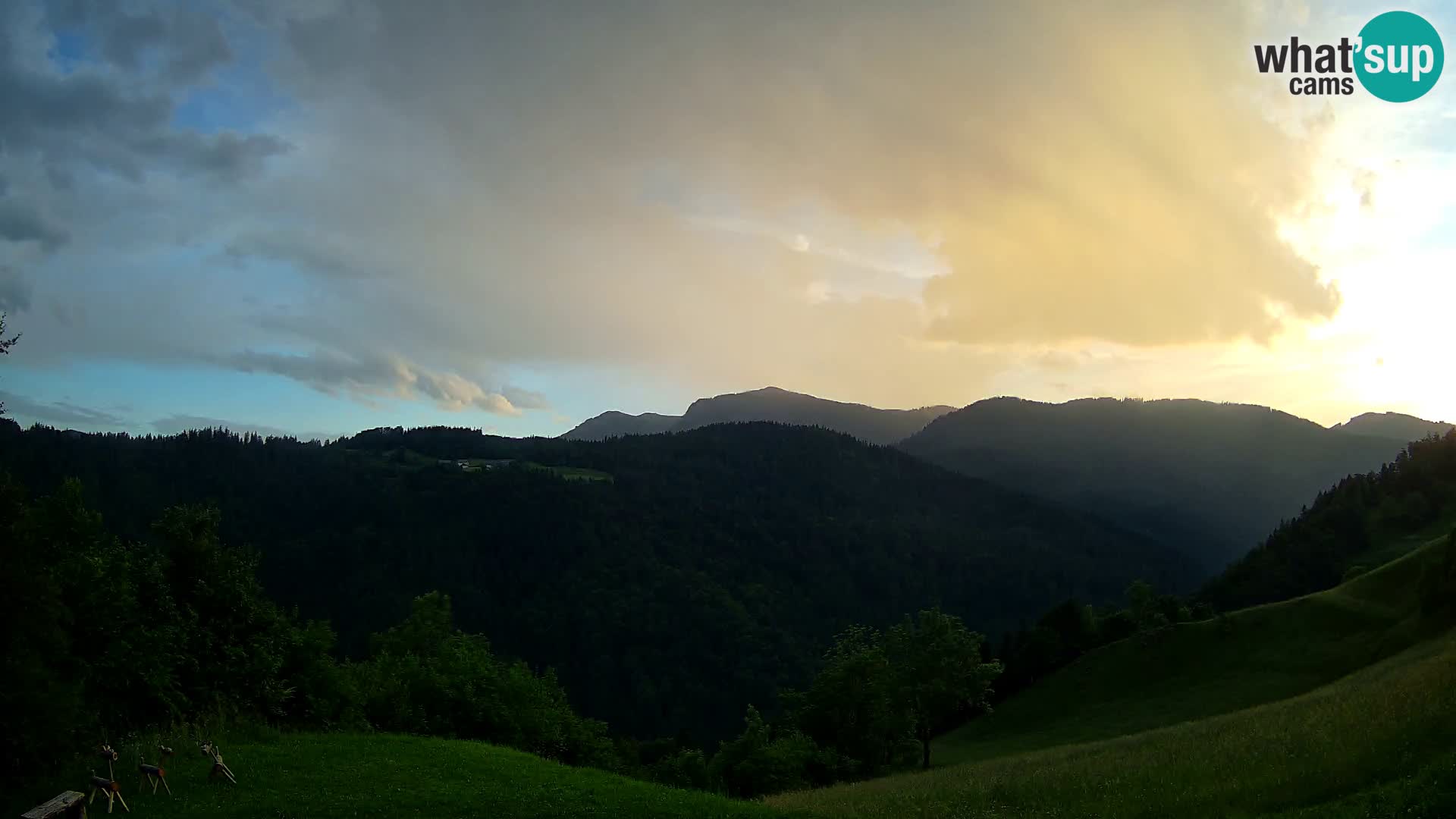 Webcam Brunarica Dražgoše – Live View of Ratitovec (1666 m)