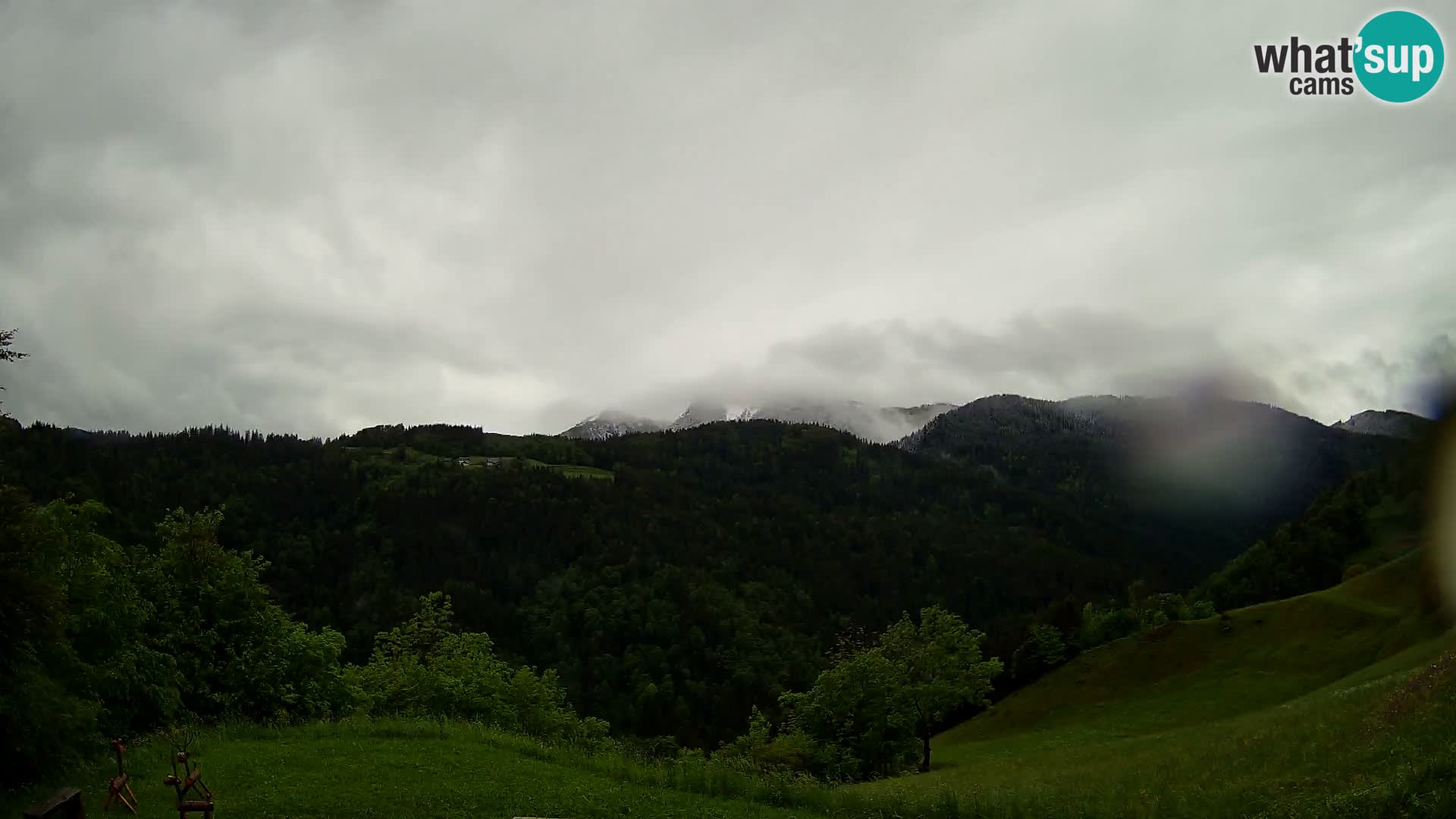 Webcam Brunarica Dražgoše – Live View of Ratitovec (1666 m)