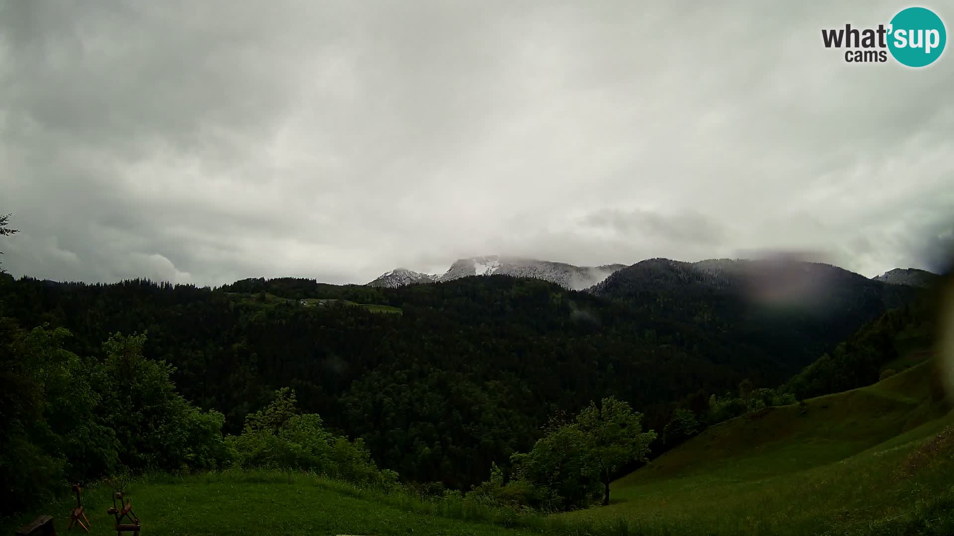 Webcam Brunarica Dražgoše – Vista live sul Ratitovec (1666 m)