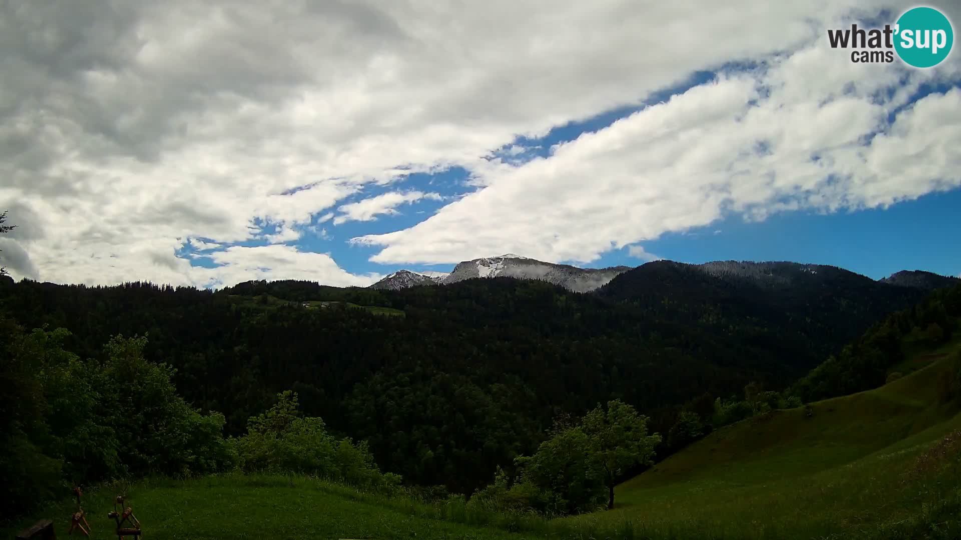 Webcam Brunarica Dražgoše – Live View of Ratitovec (1666 m)