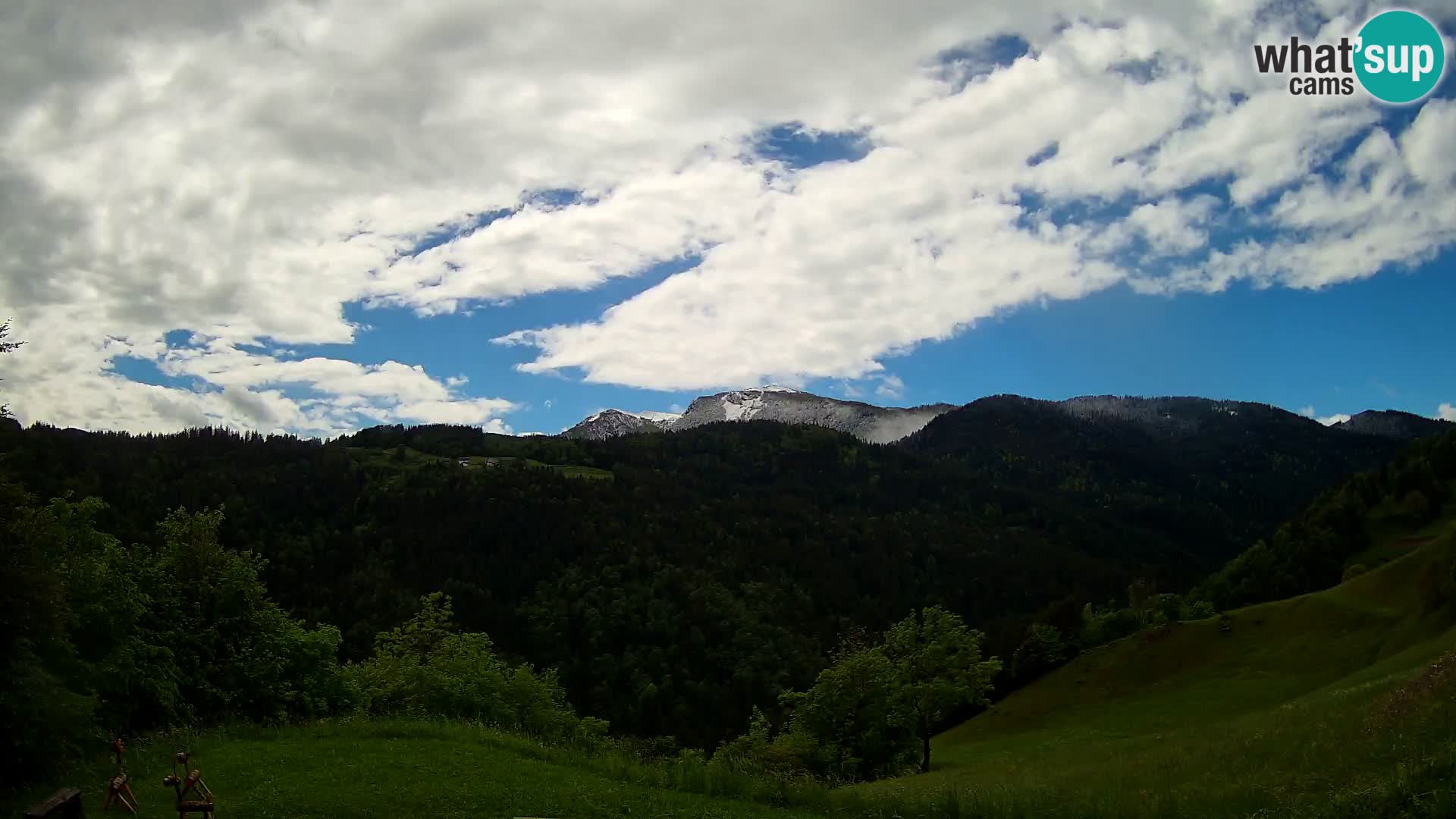 Webcam Brunarica Dražgoše – Live View of Ratitovec (1666 m)