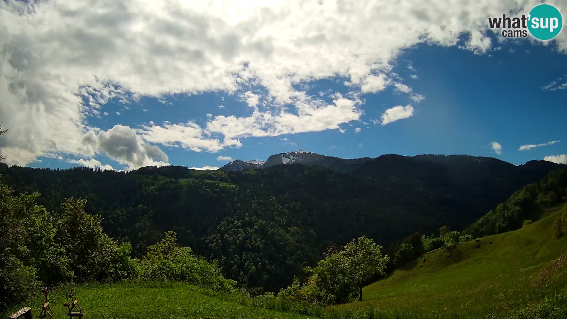 Webcam Brunarica Dražgoše – Live View of Ratitovec (1666 m)