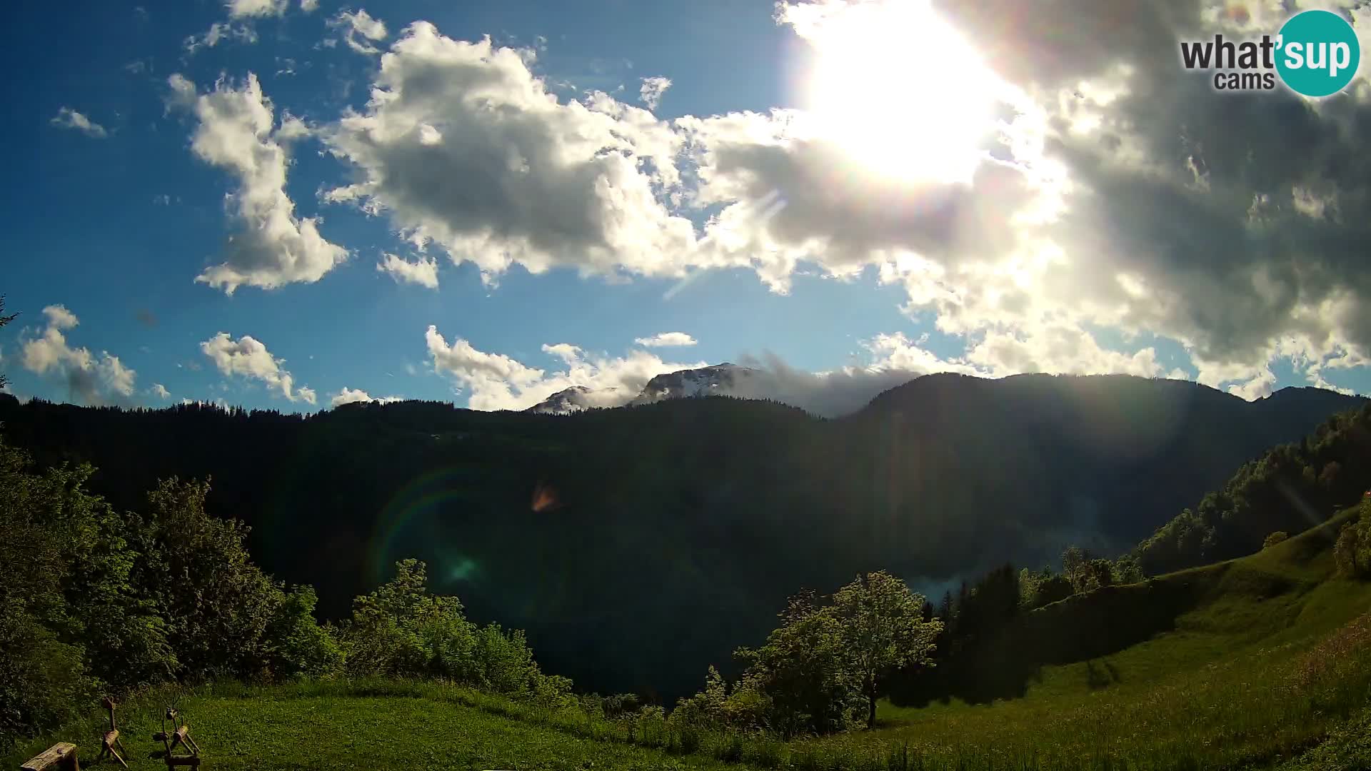 Webcam Brunarica Dražgoše – Live View of Ratitovec (1666 m)