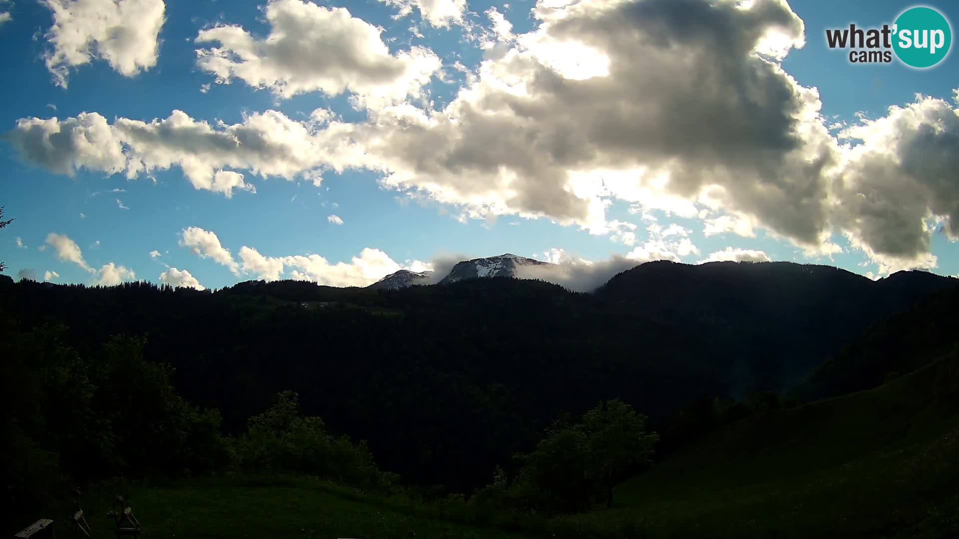 Webcam Brunarica Dražgoše – Live View of Ratitovec (1666 m)