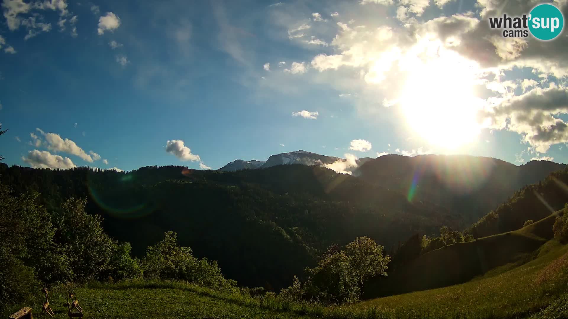 Webcam Brunarica Dražgoše – Live View of Ratitovec (1666 m)